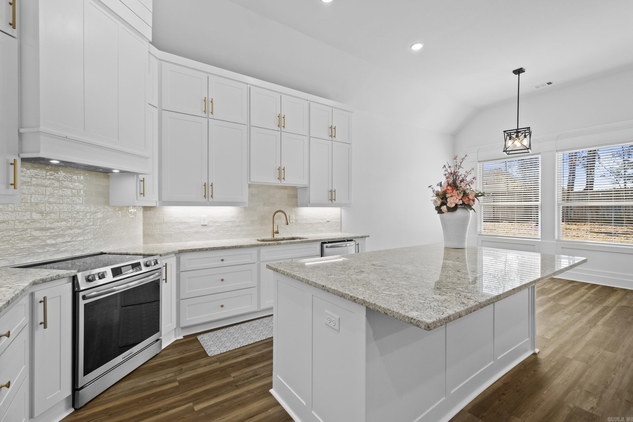 105 Michael Drive — photo 4