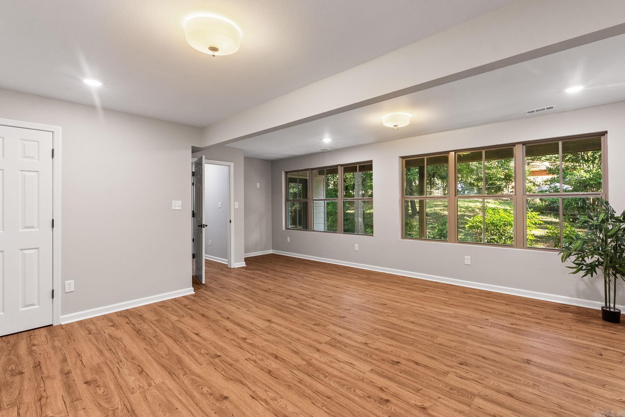 1617 Grove Hill  North Little Rock, AR
