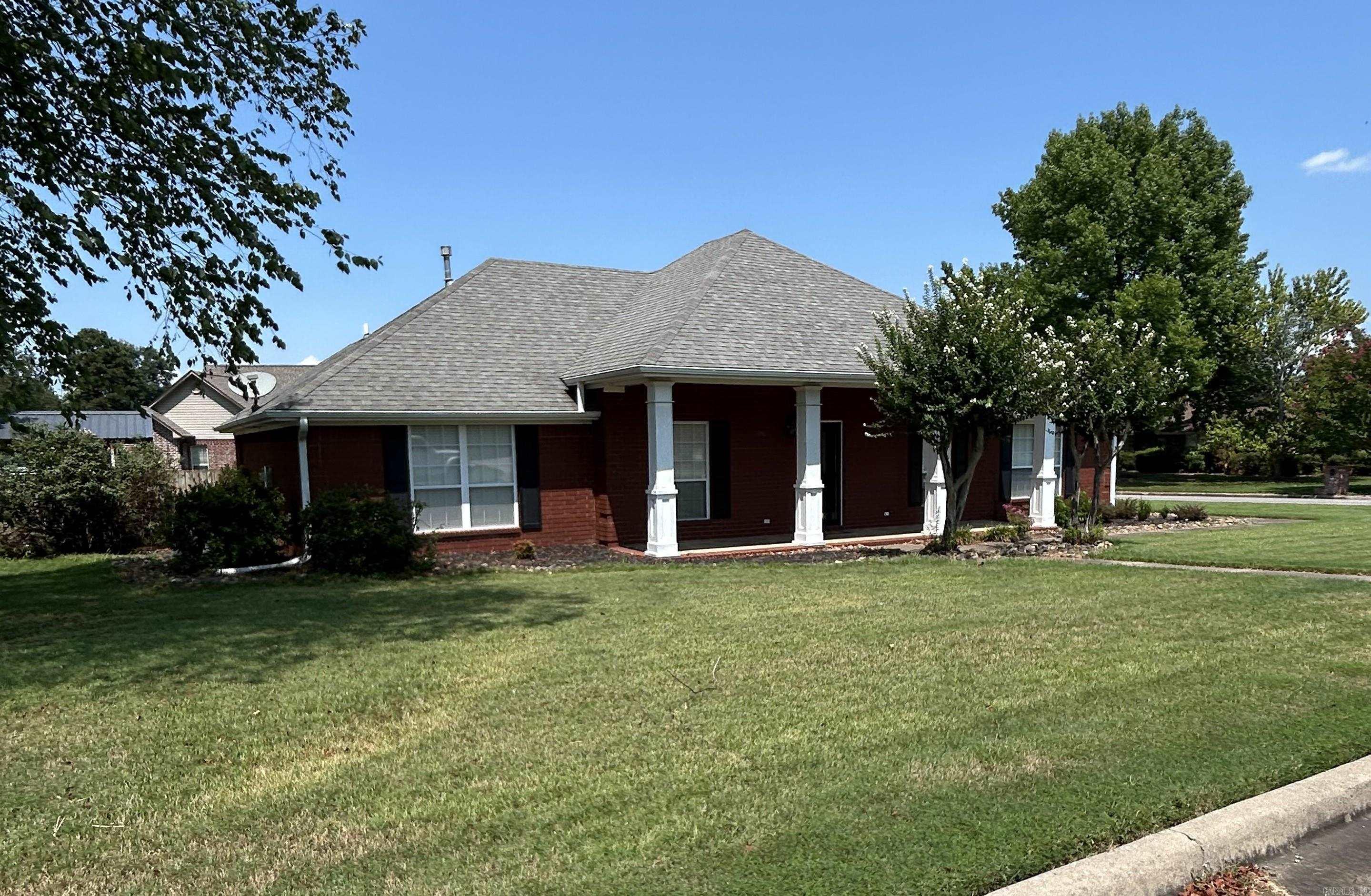 2008 W 8th  Russellville, AR