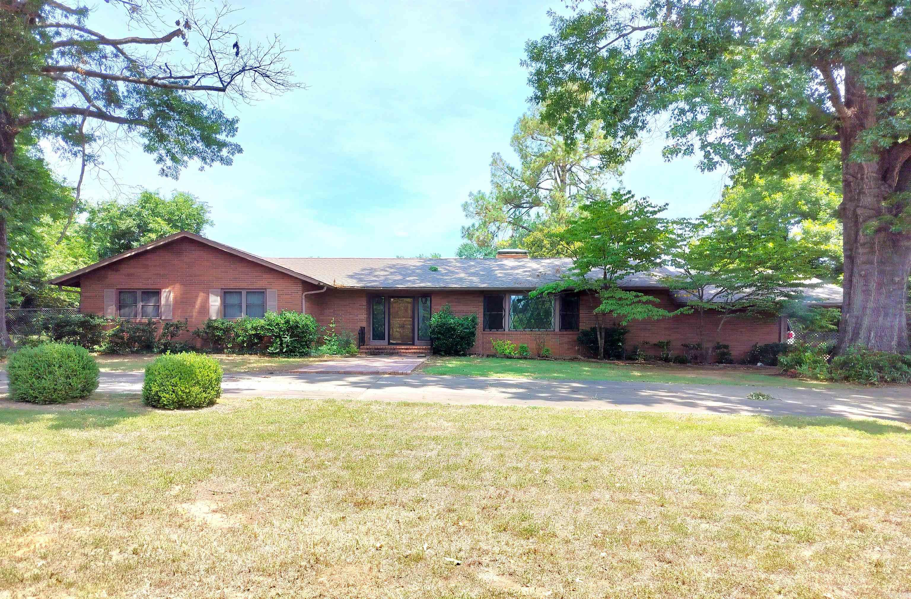 901  Poplar  Clarksville, AR