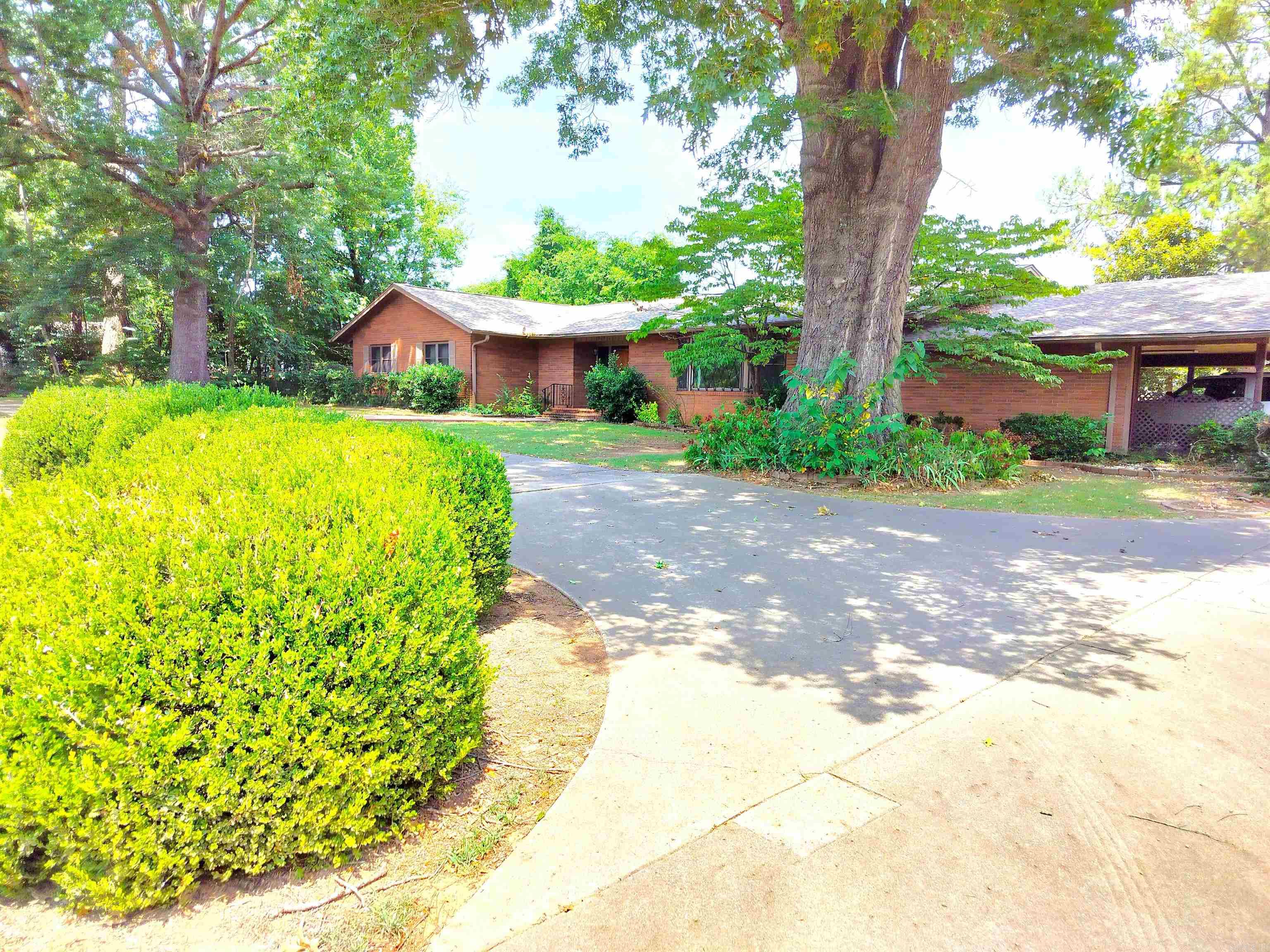 901 Poplar  Clarksville, AR