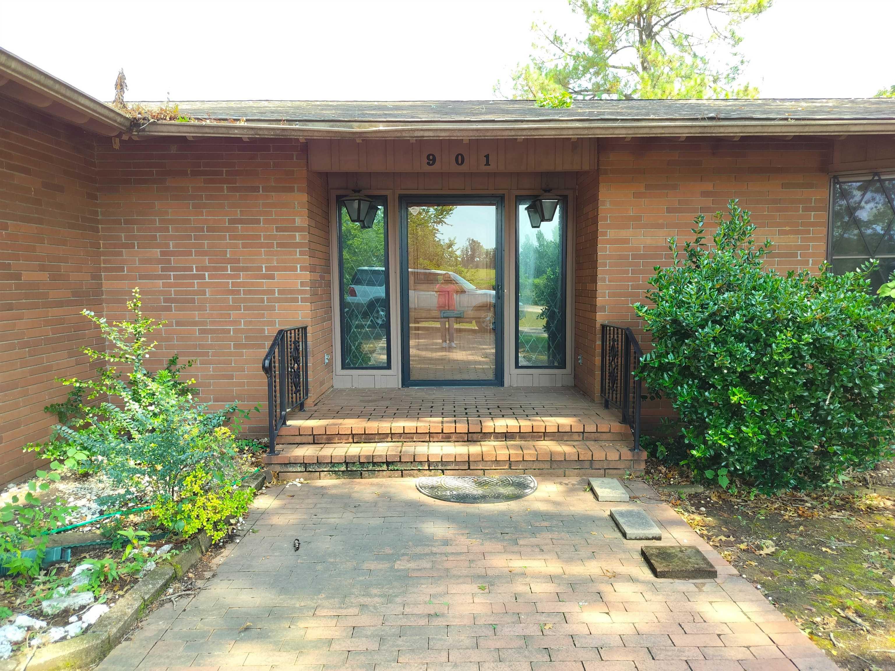 901 Poplar  Clarksville, AR
