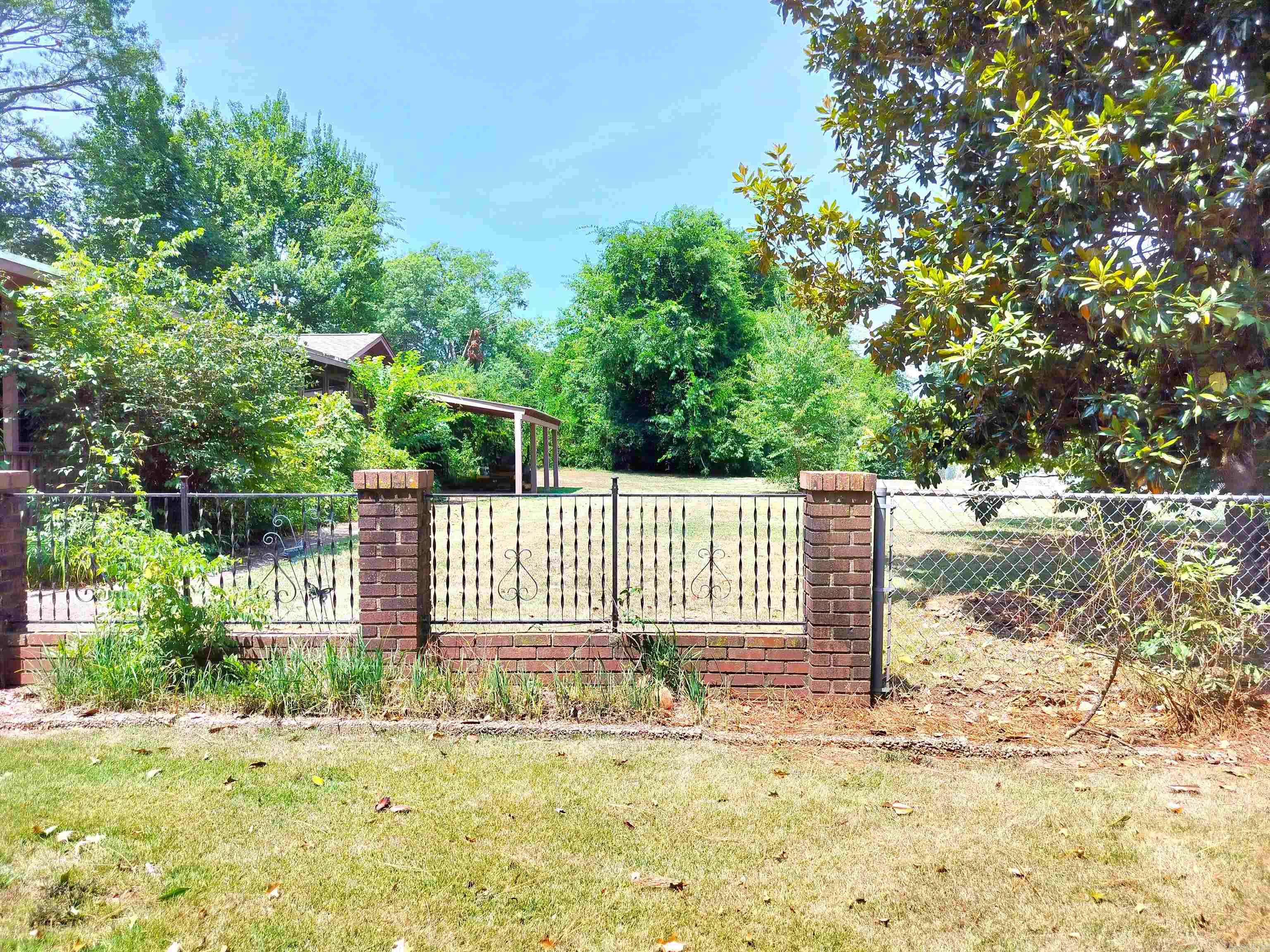 901 Poplar  Clarksville, AR