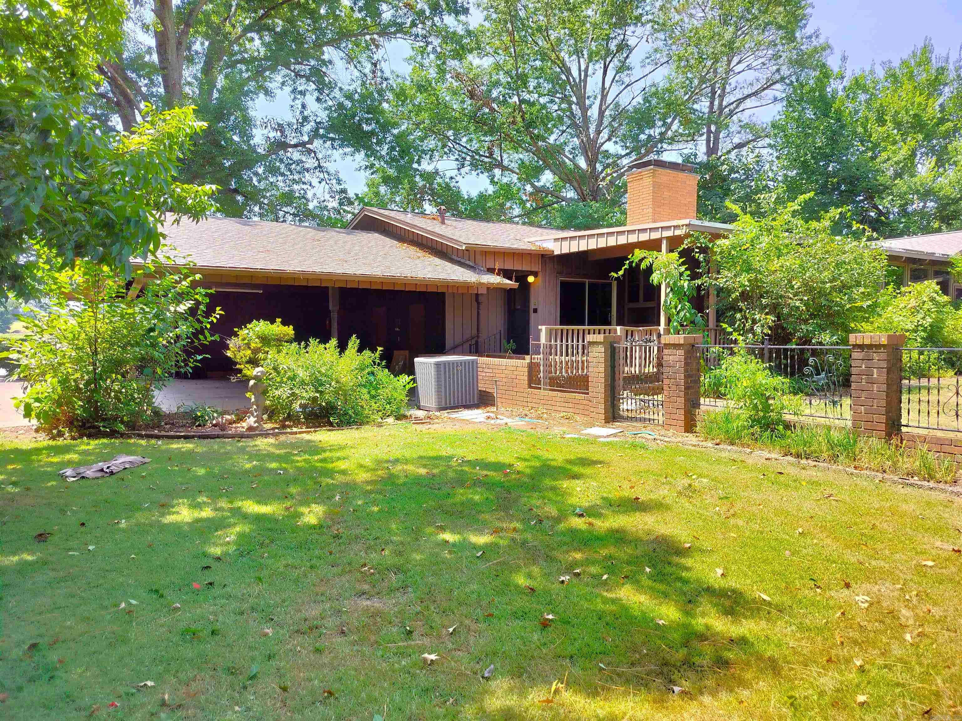 901 Poplar  Clarksville, AR