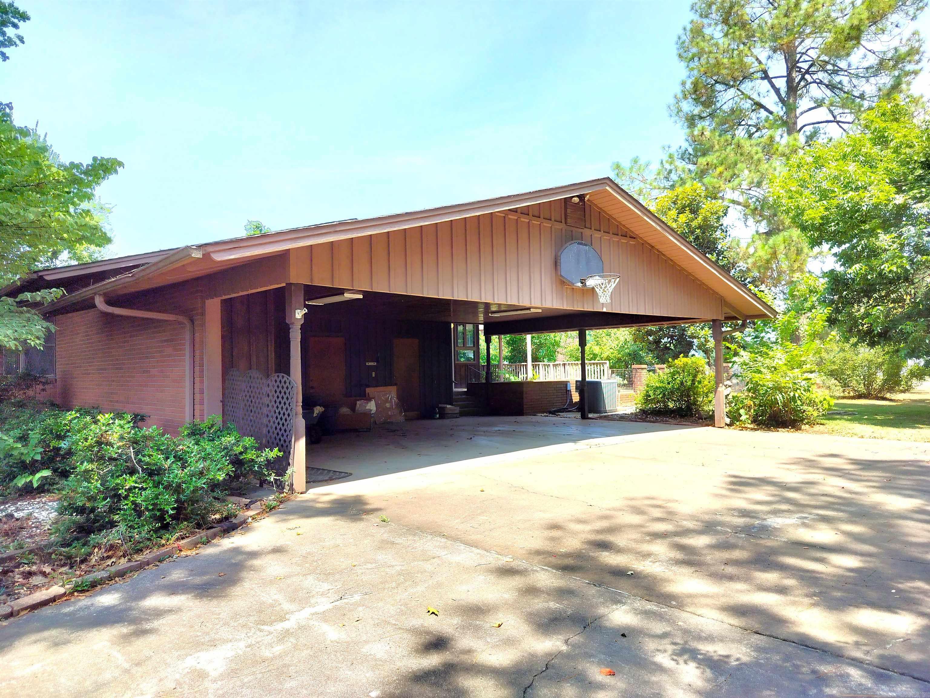 901 Poplar  Clarksville, AR