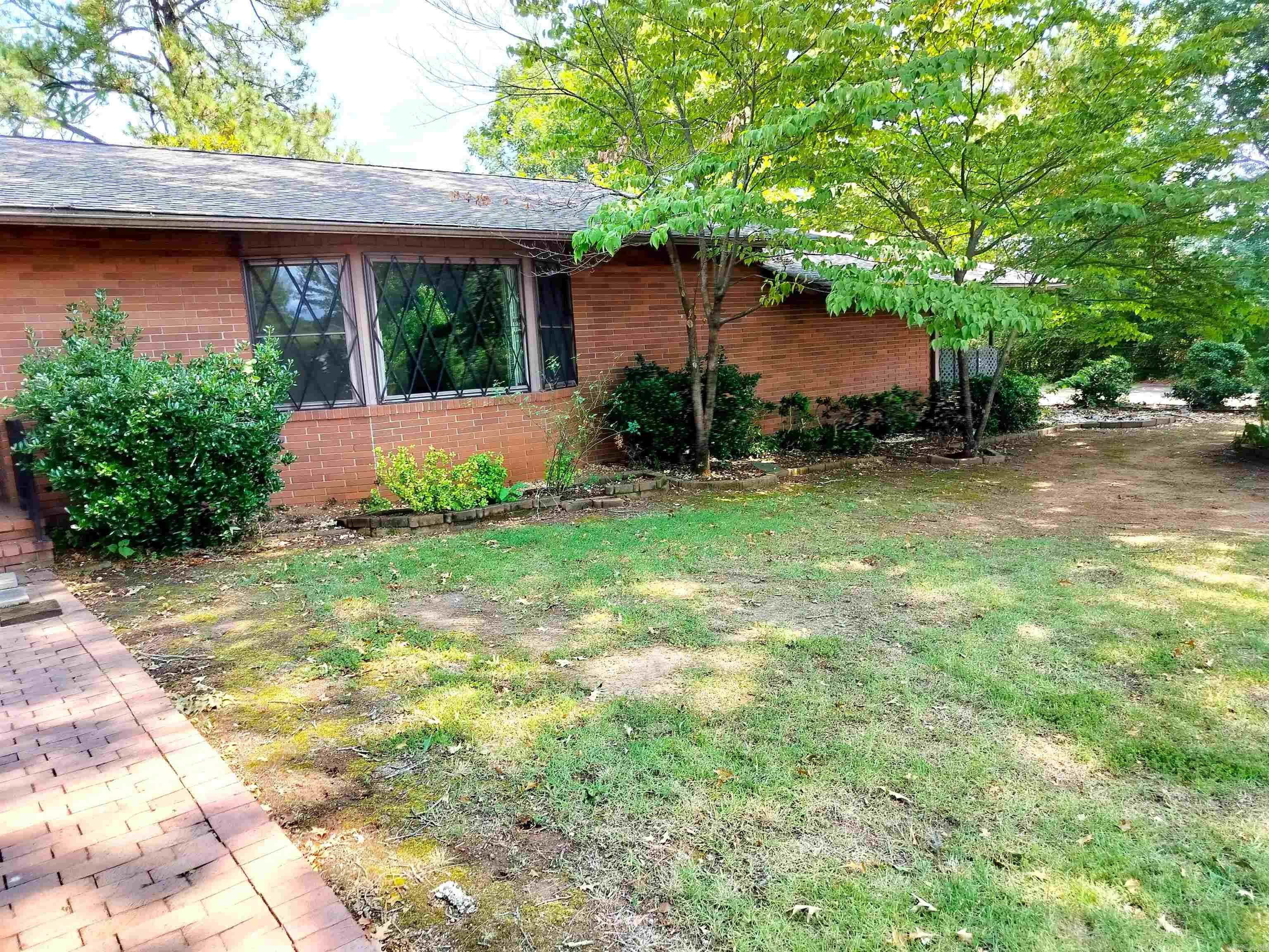 901 Poplar  Clarksville, AR