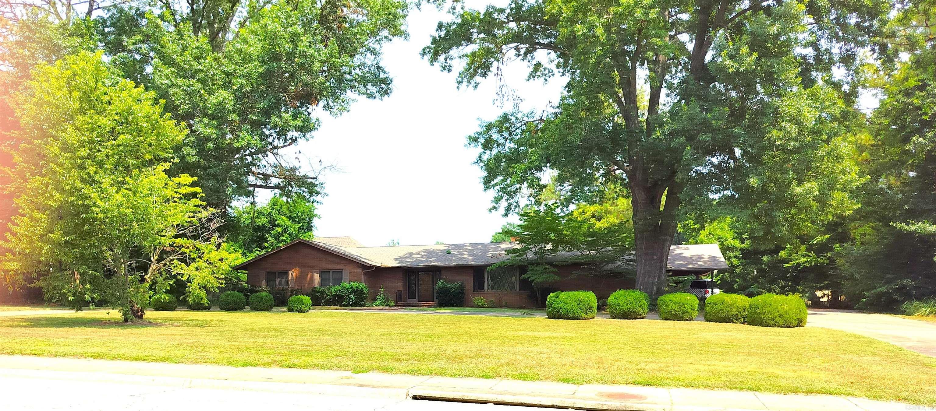 901 Poplar  Clarksville, AR