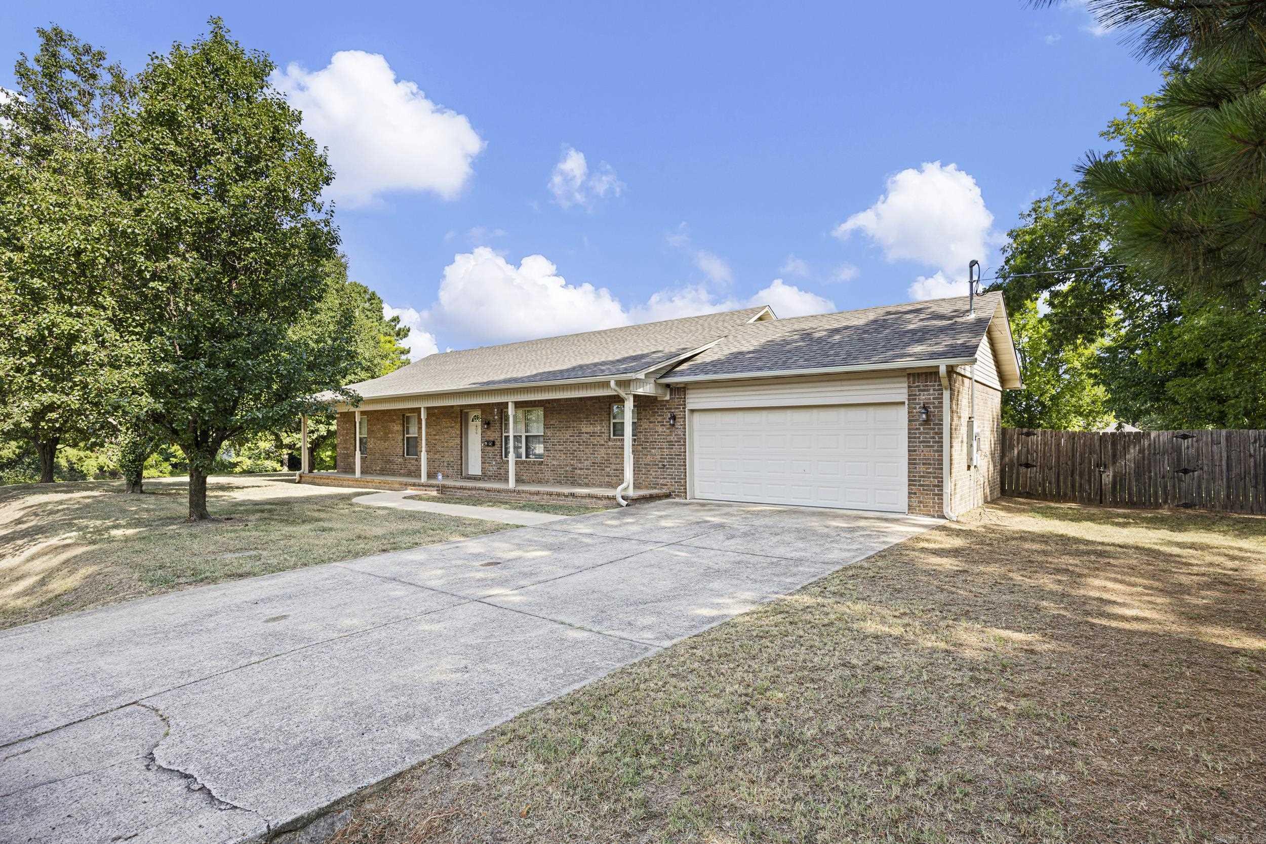 606 W Rock  Morrilton, AR