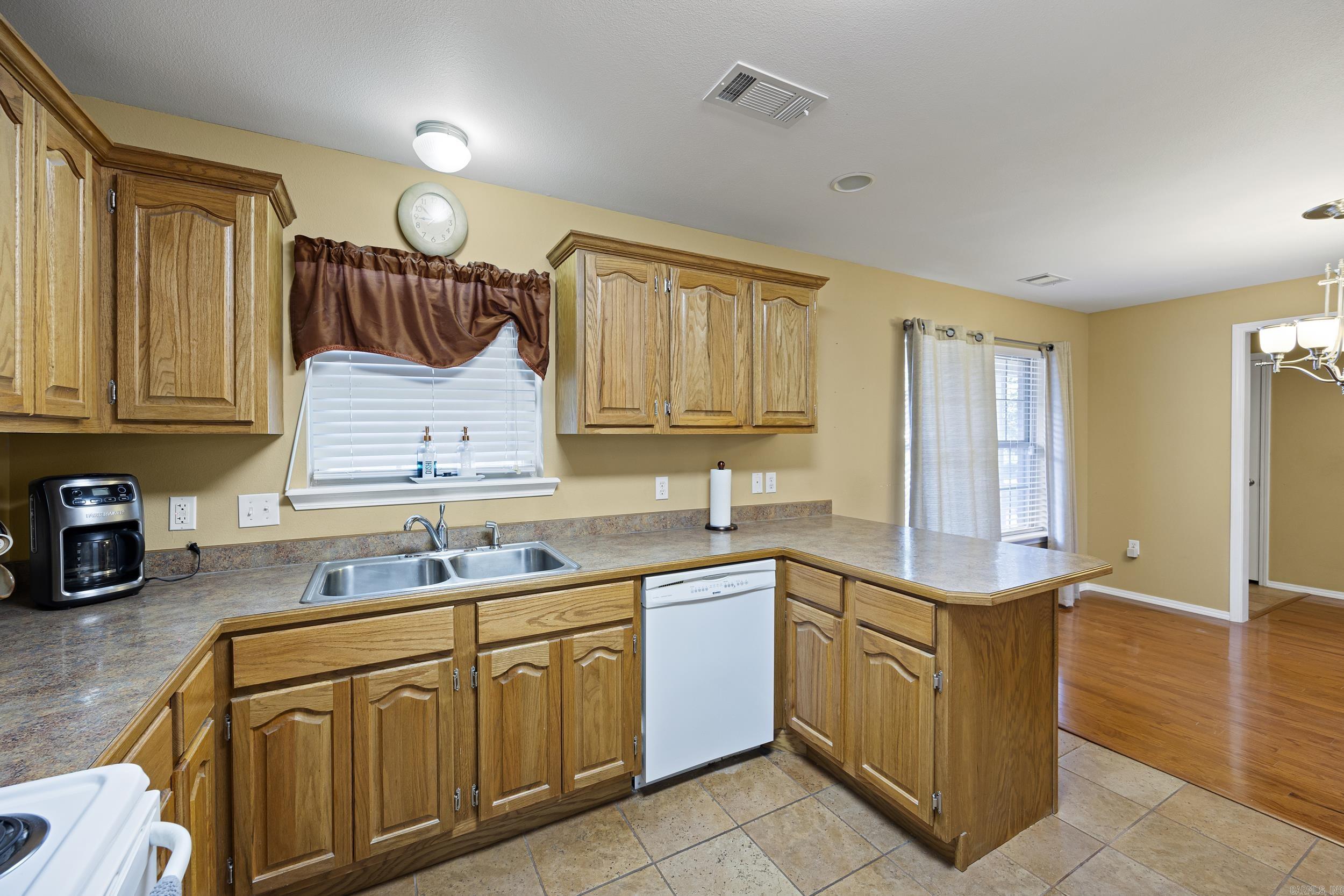 606 W Rock  Morrilton, AR