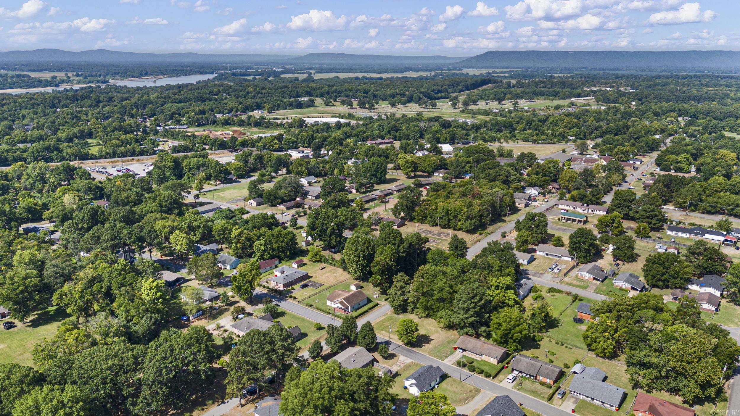 606 W Rock  Morrilton, AR