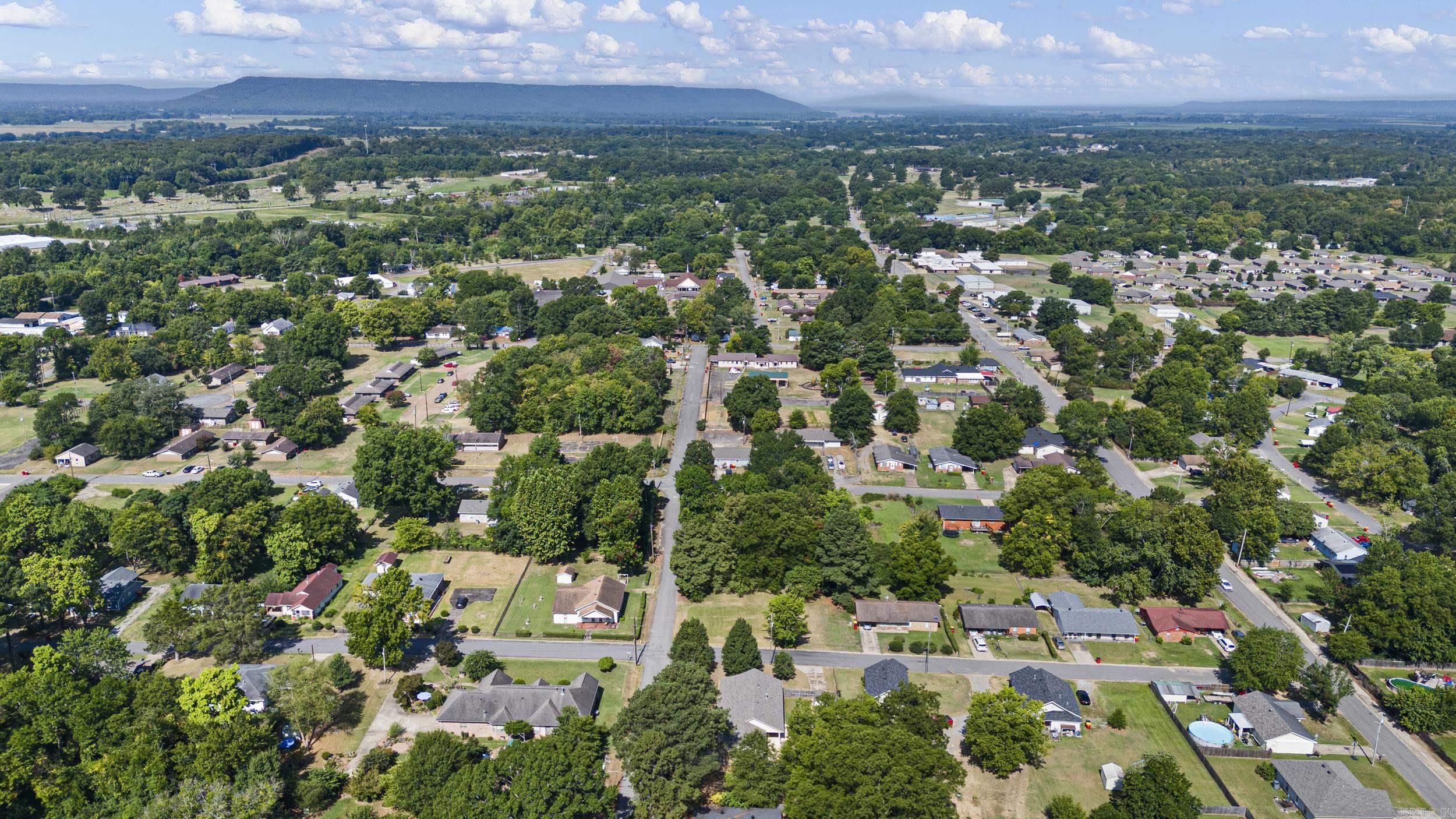 606 W Rock  Morrilton, AR