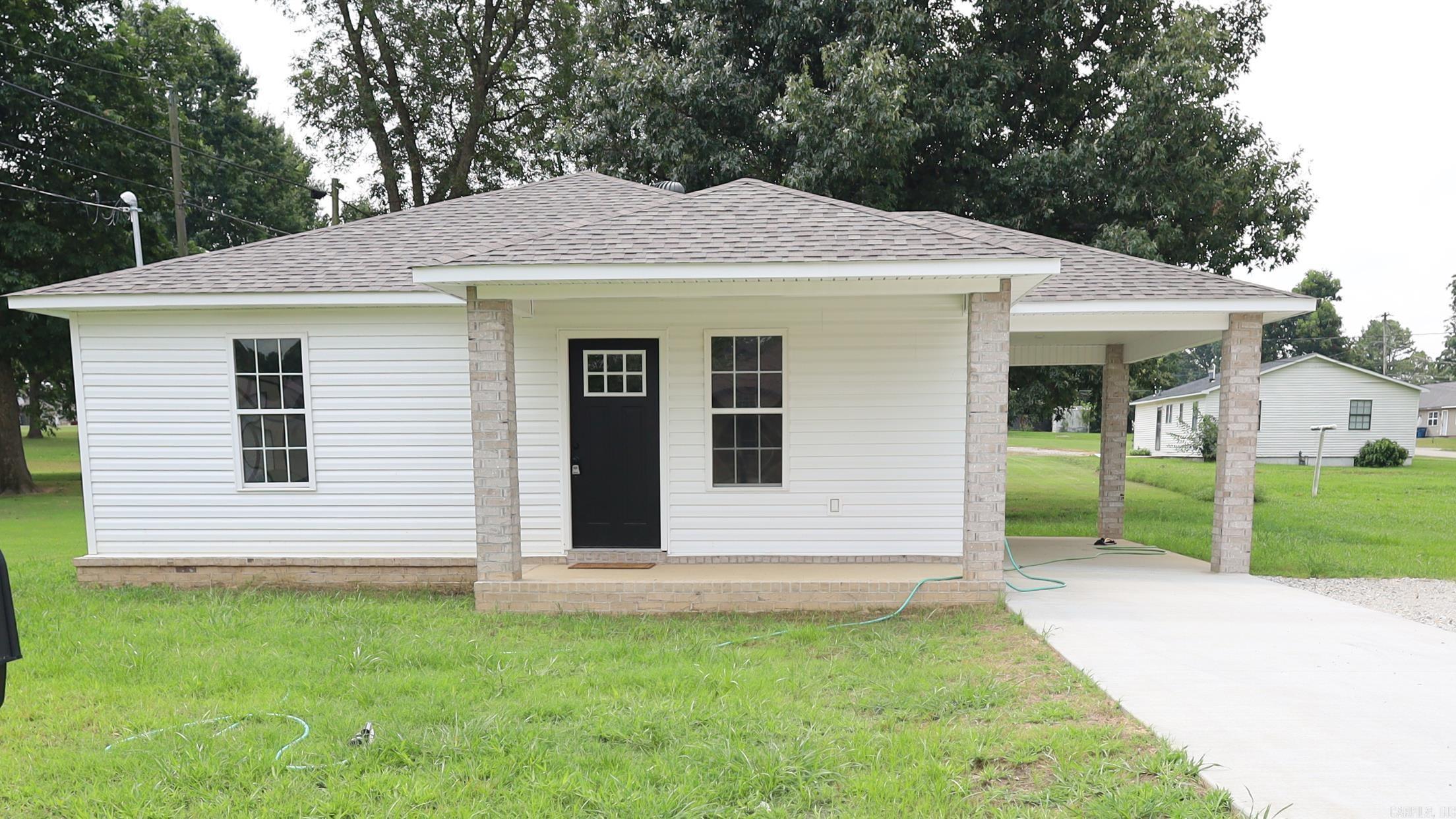 207 W Warner  Marmaduke, AR