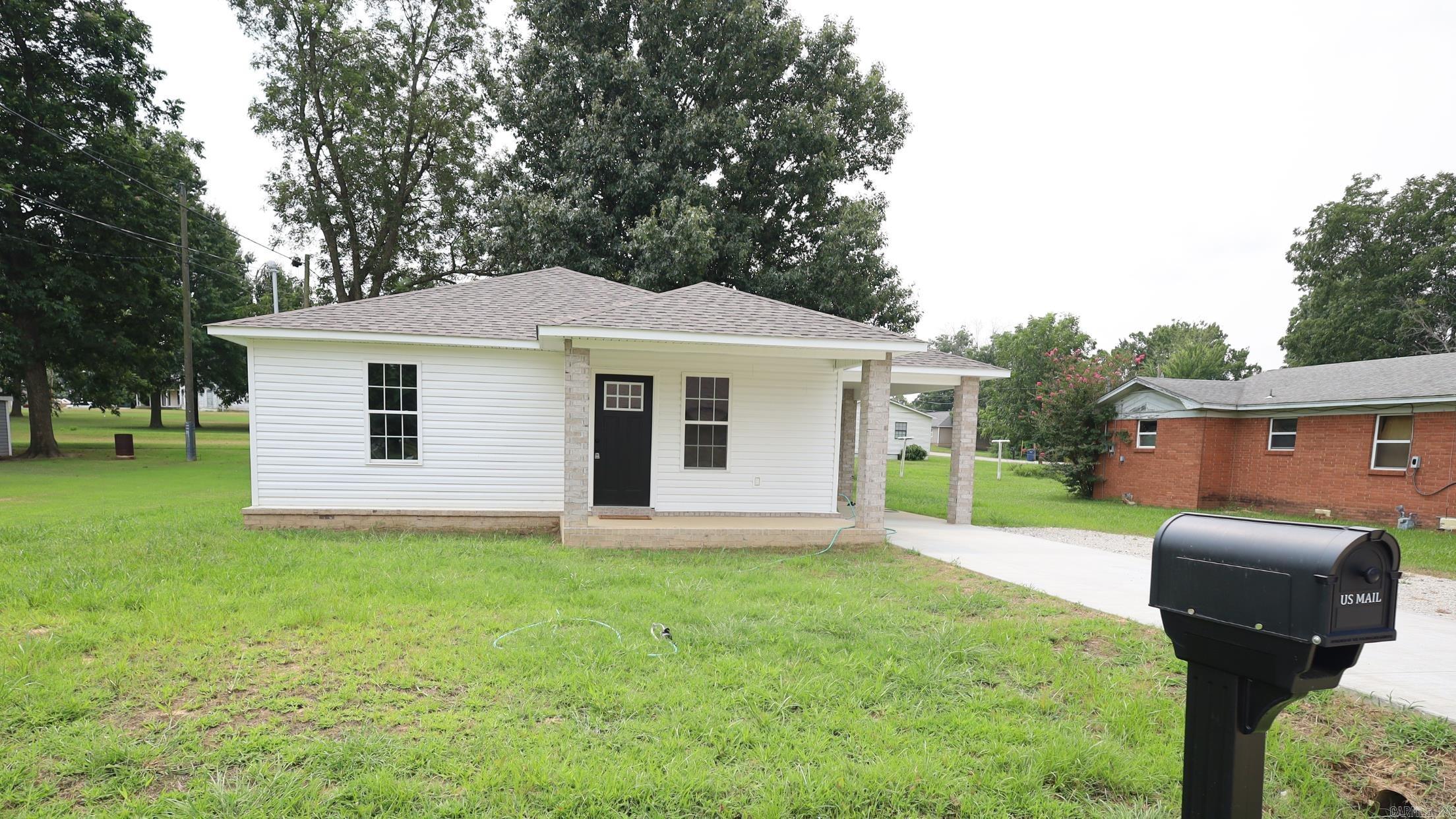 207 W Warner  Marmaduke, AR