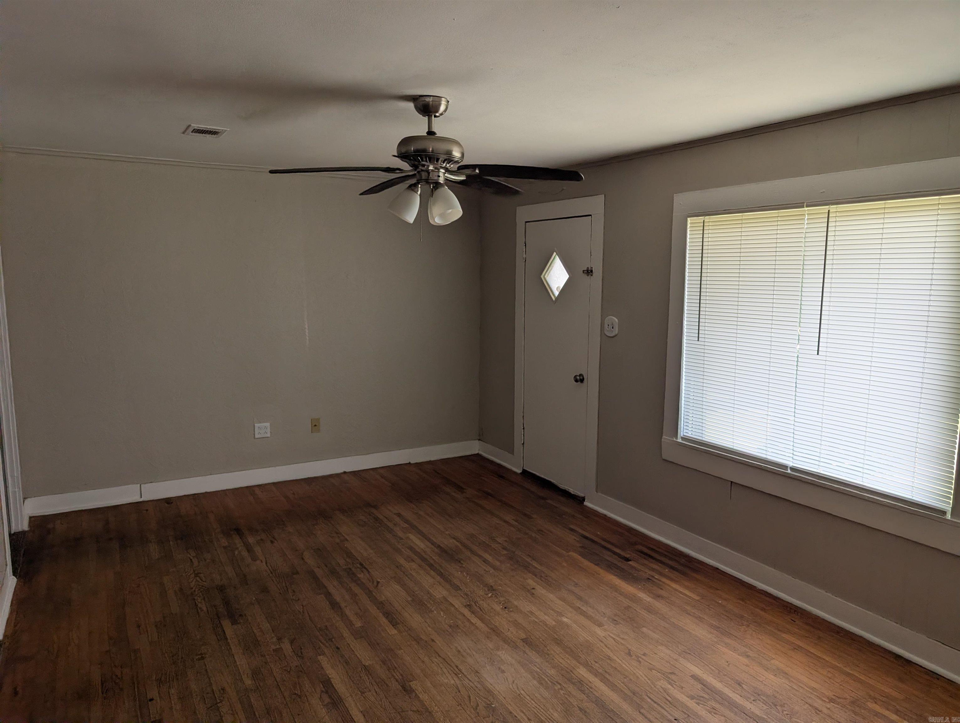 530 BREWER STREET — photo 4
