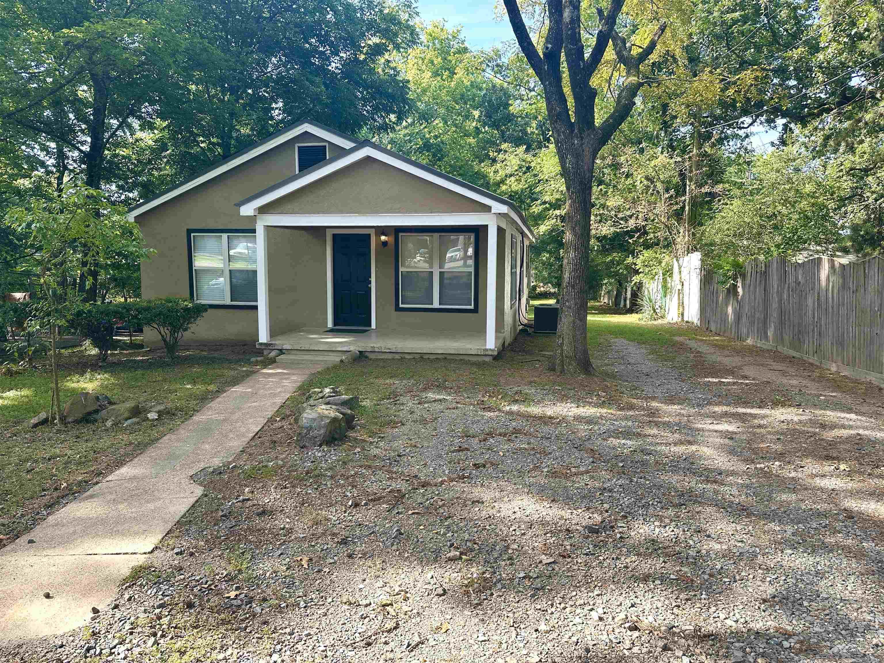 1715 Hobson  Hot Springs, AR
