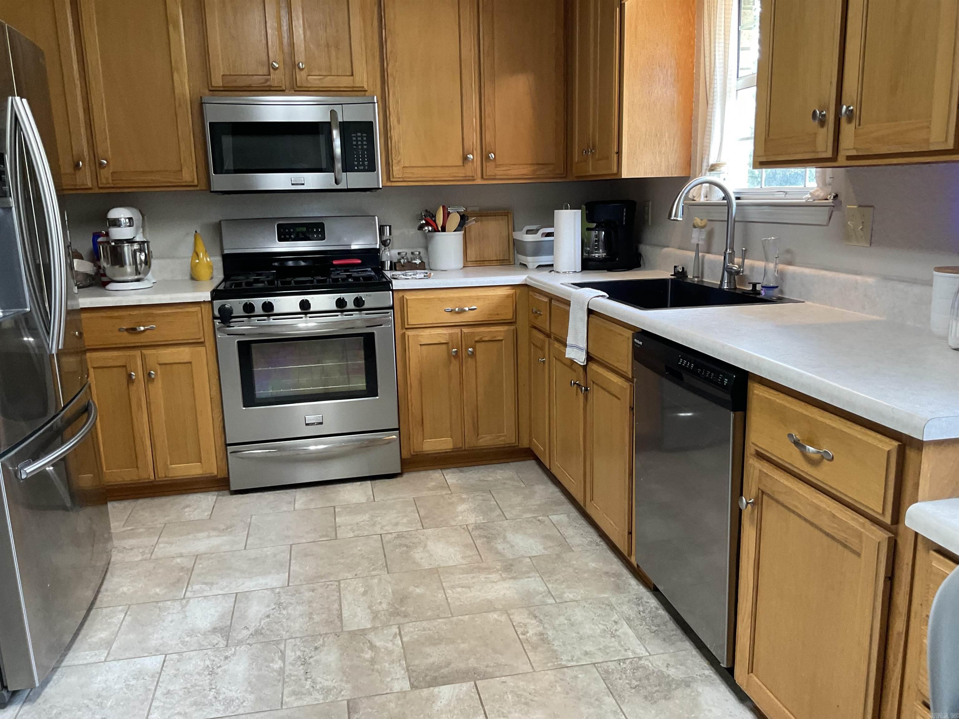 93 E Main  Greenbrier, AR