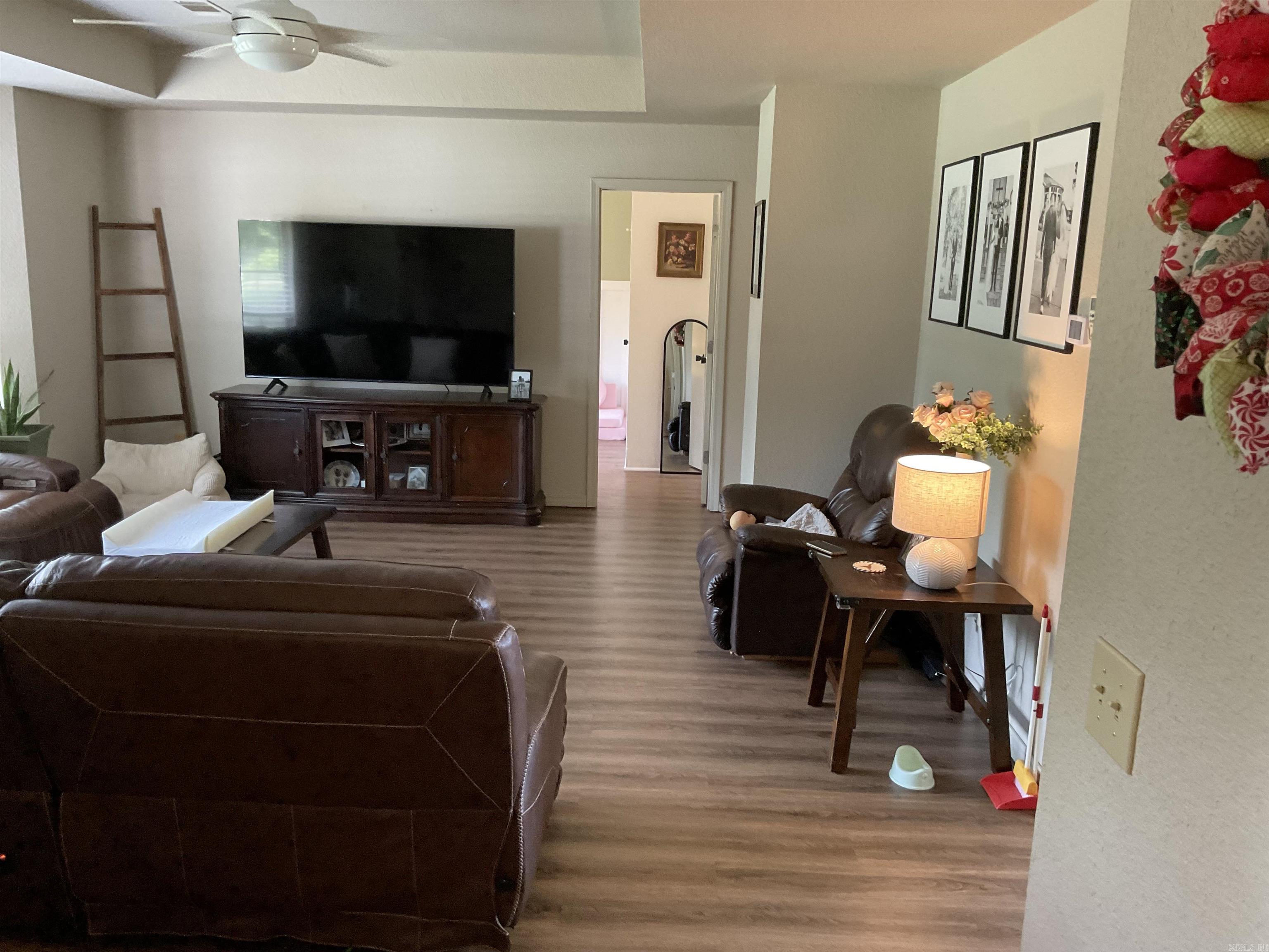 93 E Main  Greenbrier, AR