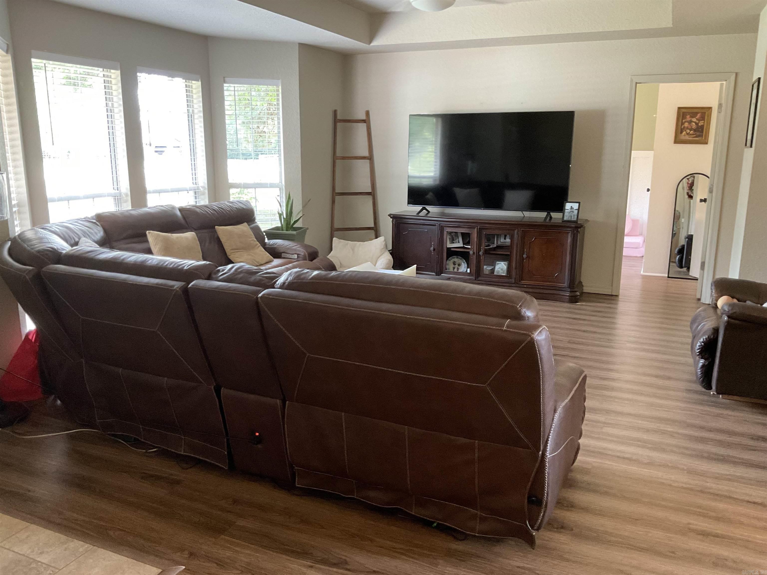 93 E Main  Greenbrier, AR