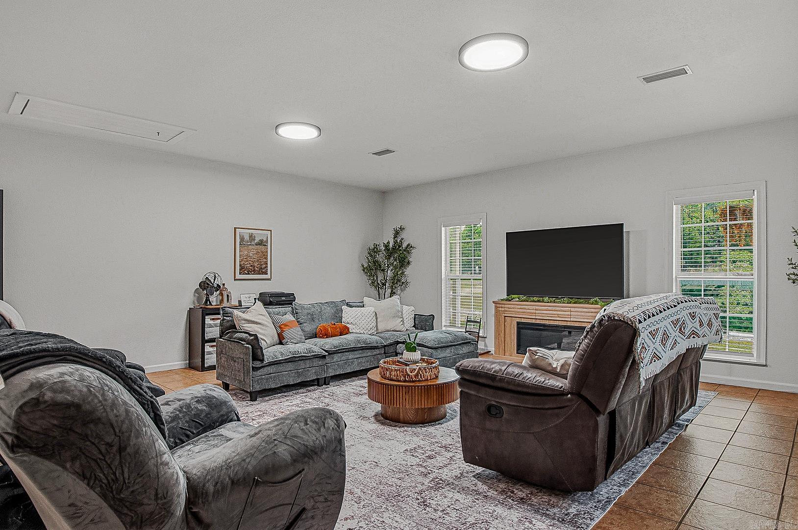 2135 Misenheimer  Mountain View, AR