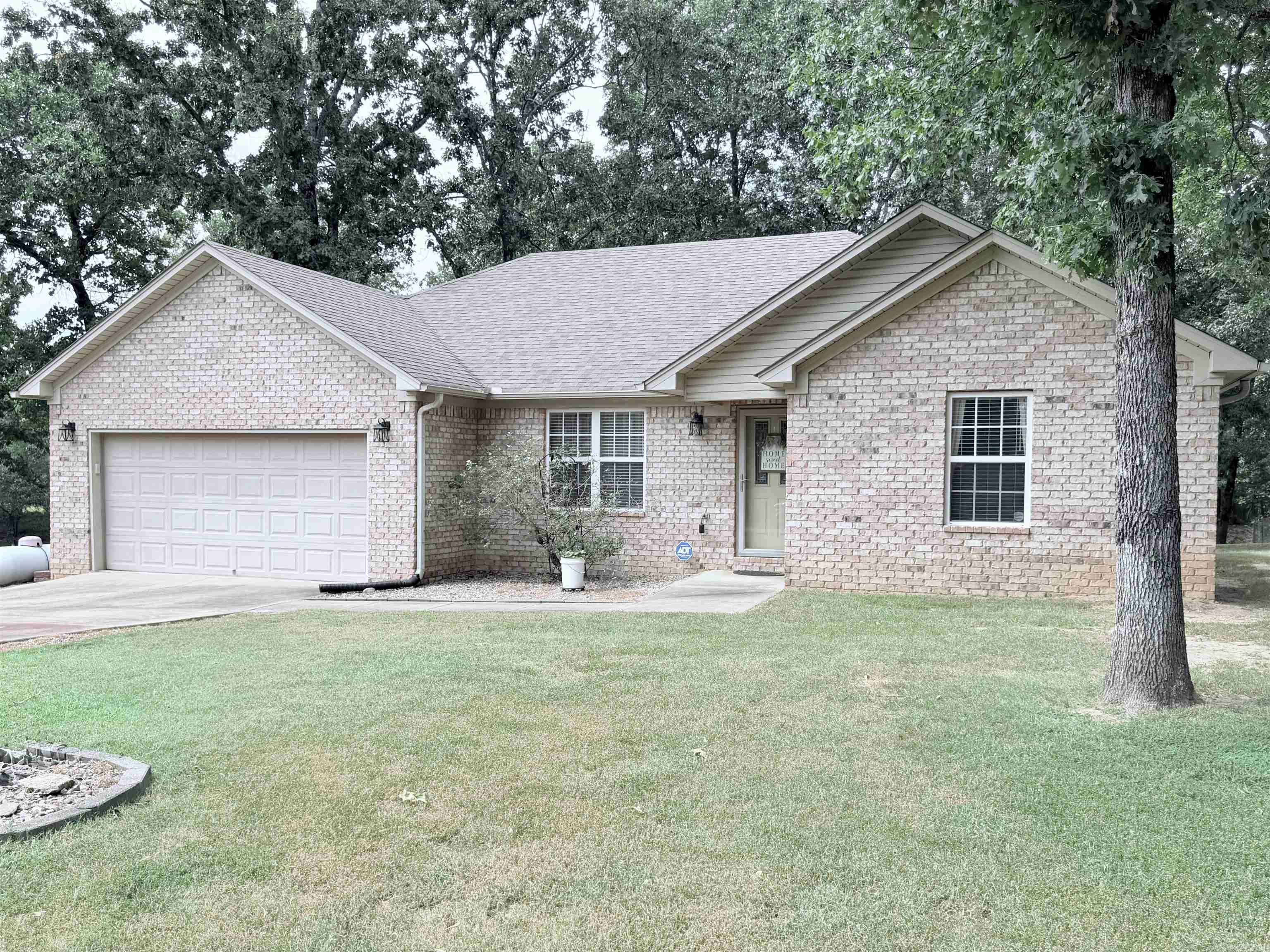 16  Oak Cliff  Damascus, AR