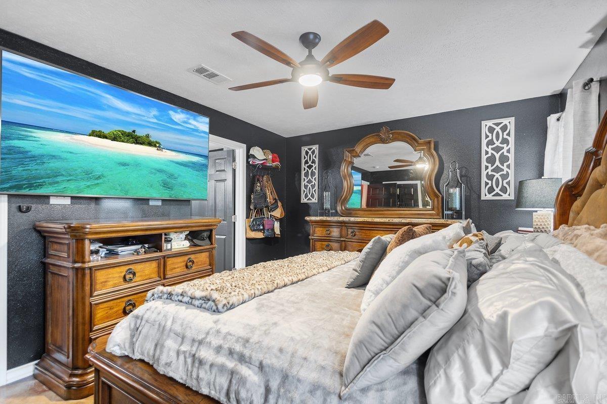 202 Spring Valley Rd  Queen City, TX