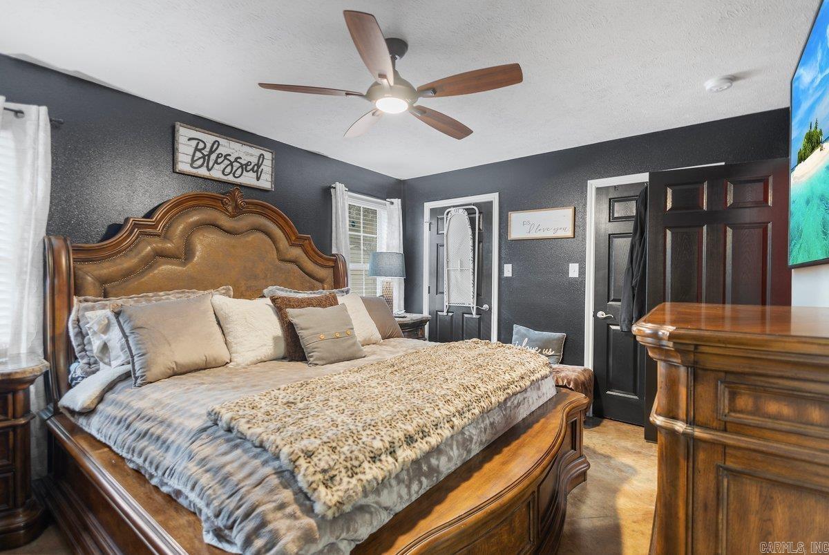 202 Spring Valley Rd  Queen City, TX