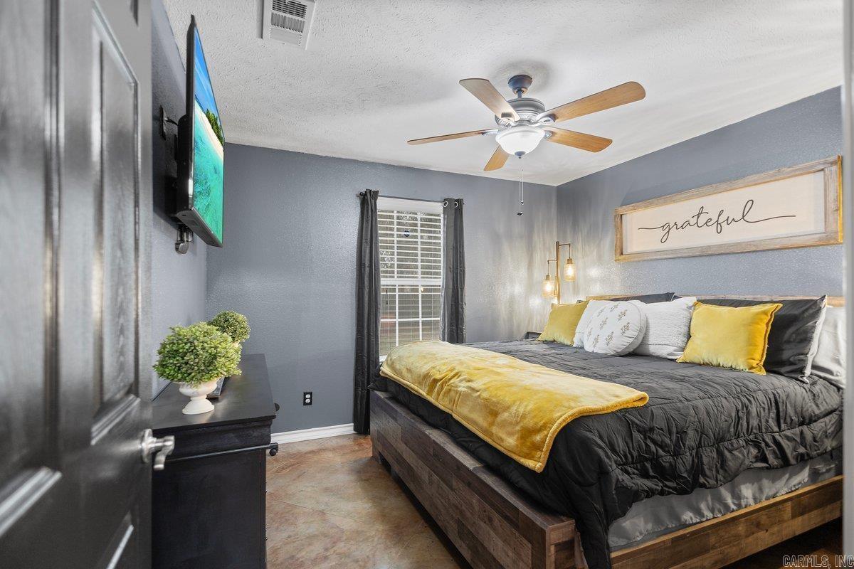 202 Spring Valley Rd  Queen City, TX