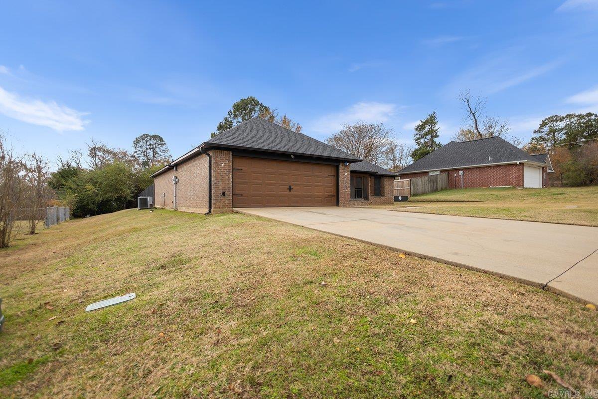 202 Spring Valley Rd  Queen City, TX