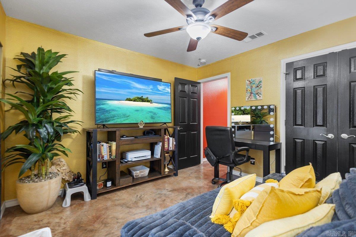 202 Spring Valley Rd  Queen City, TX