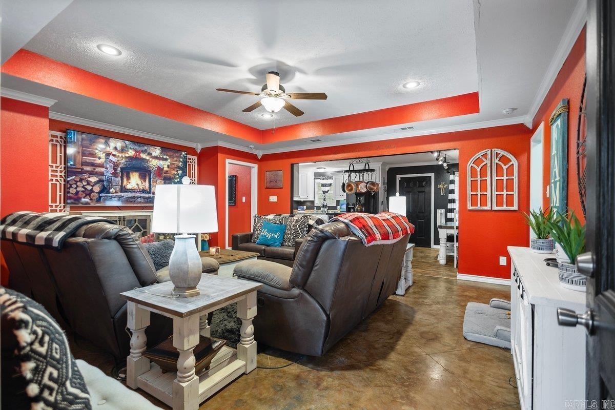 202 Spring Valley Rd  Queen City, TX