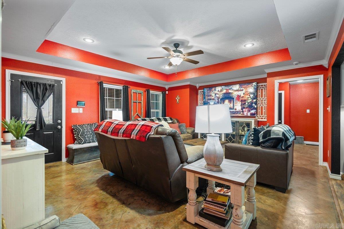 202 Spring Valley Rd  Queen City, TX