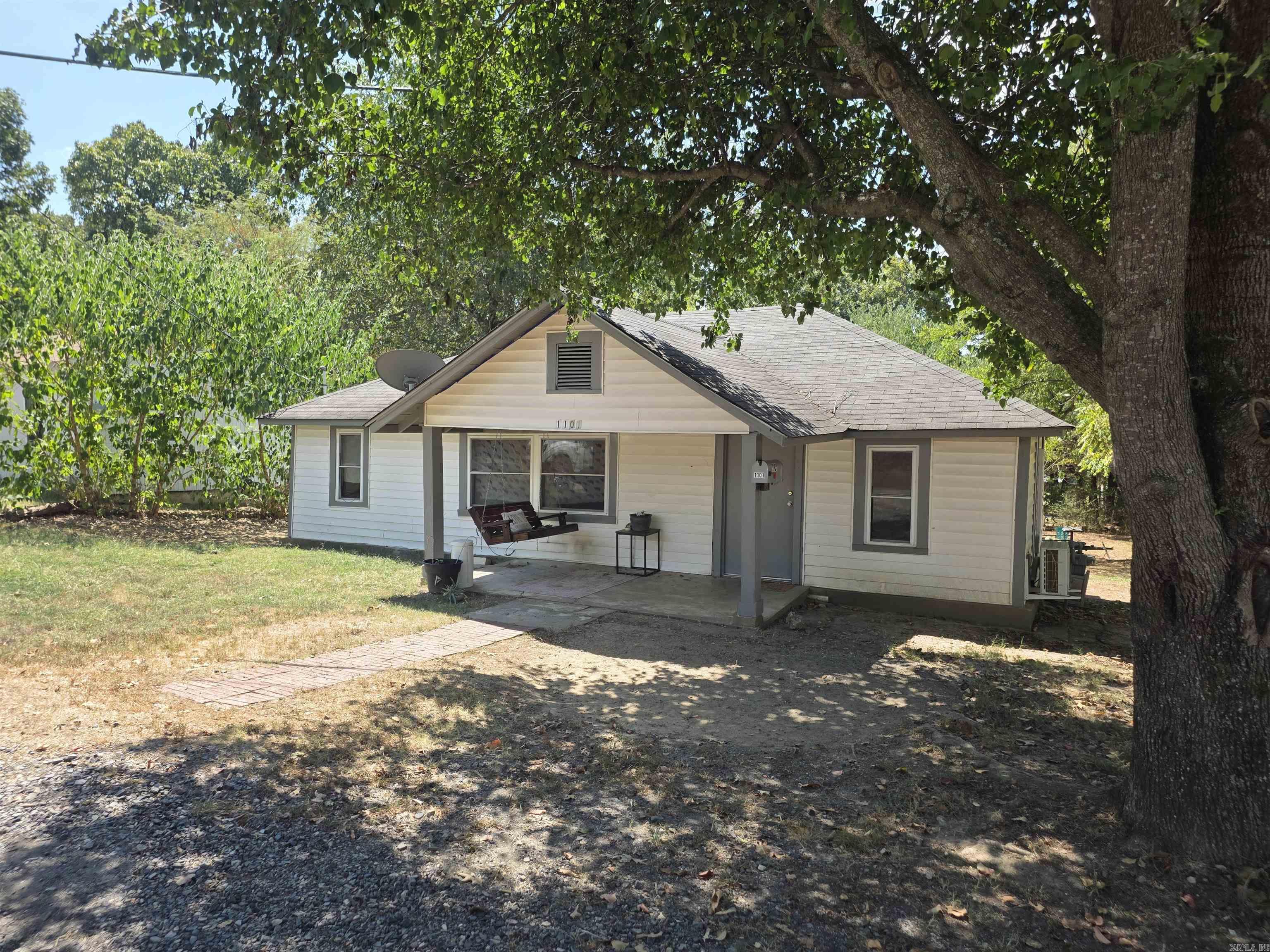 1101  Ninth  Mena, AR