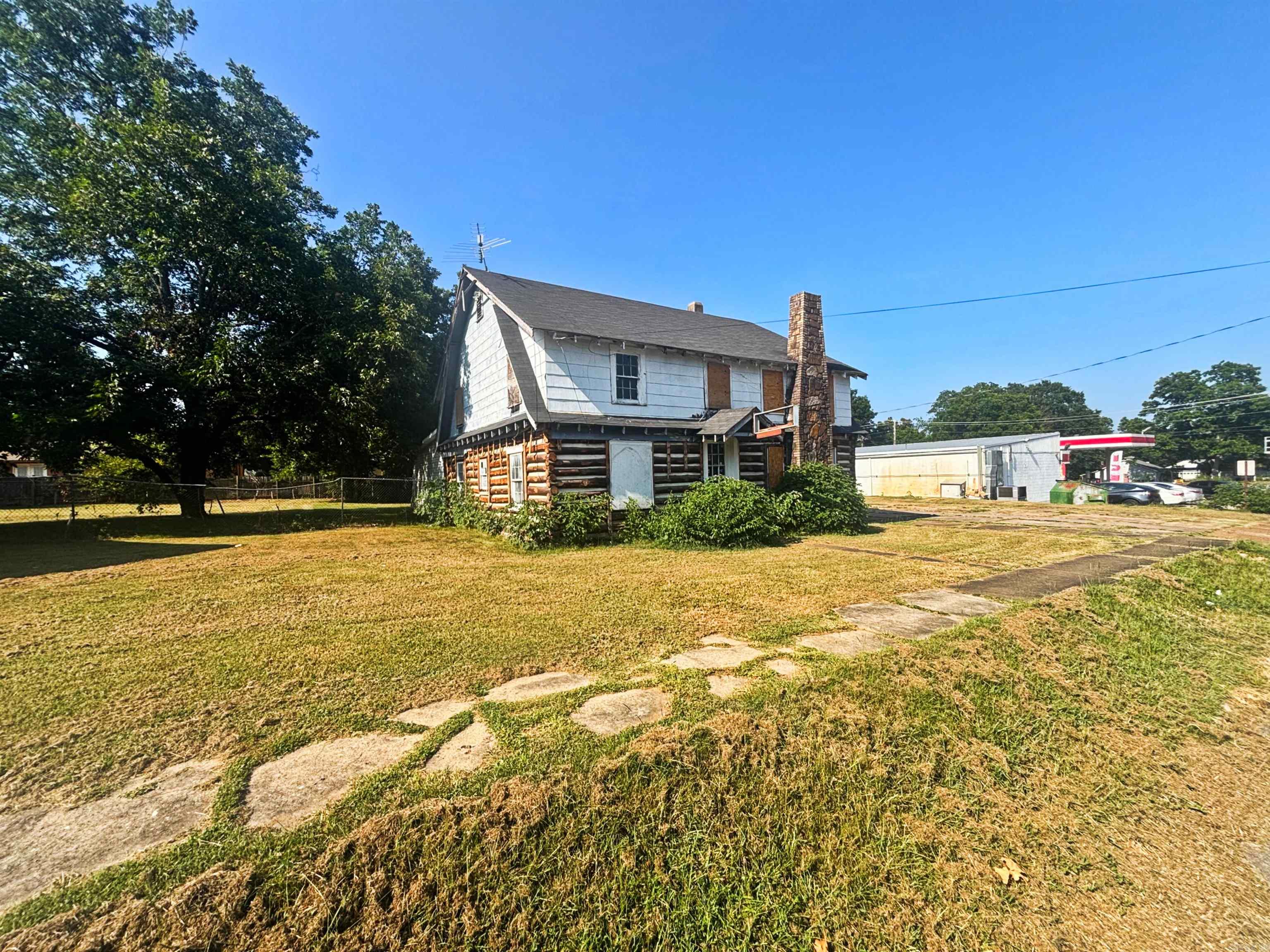806 W Race Avenue — photo 2