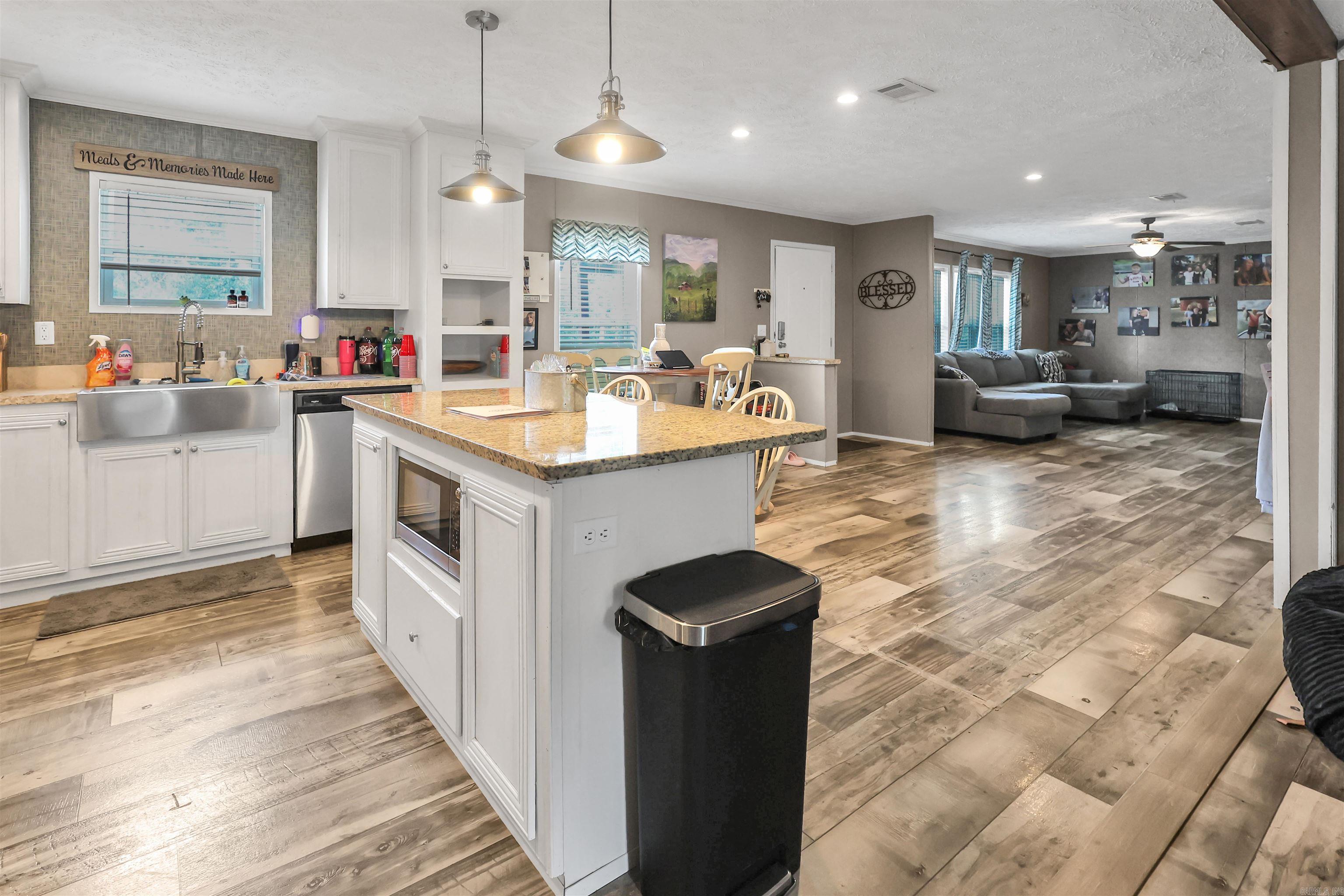 28 Mason  Amity, AR