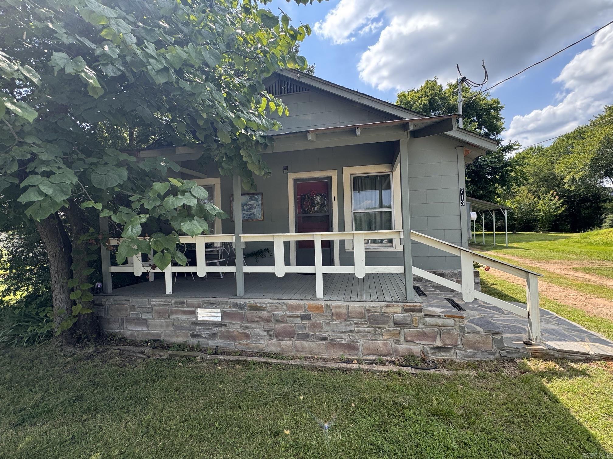 713 N Montgomery  Clarksville, AR