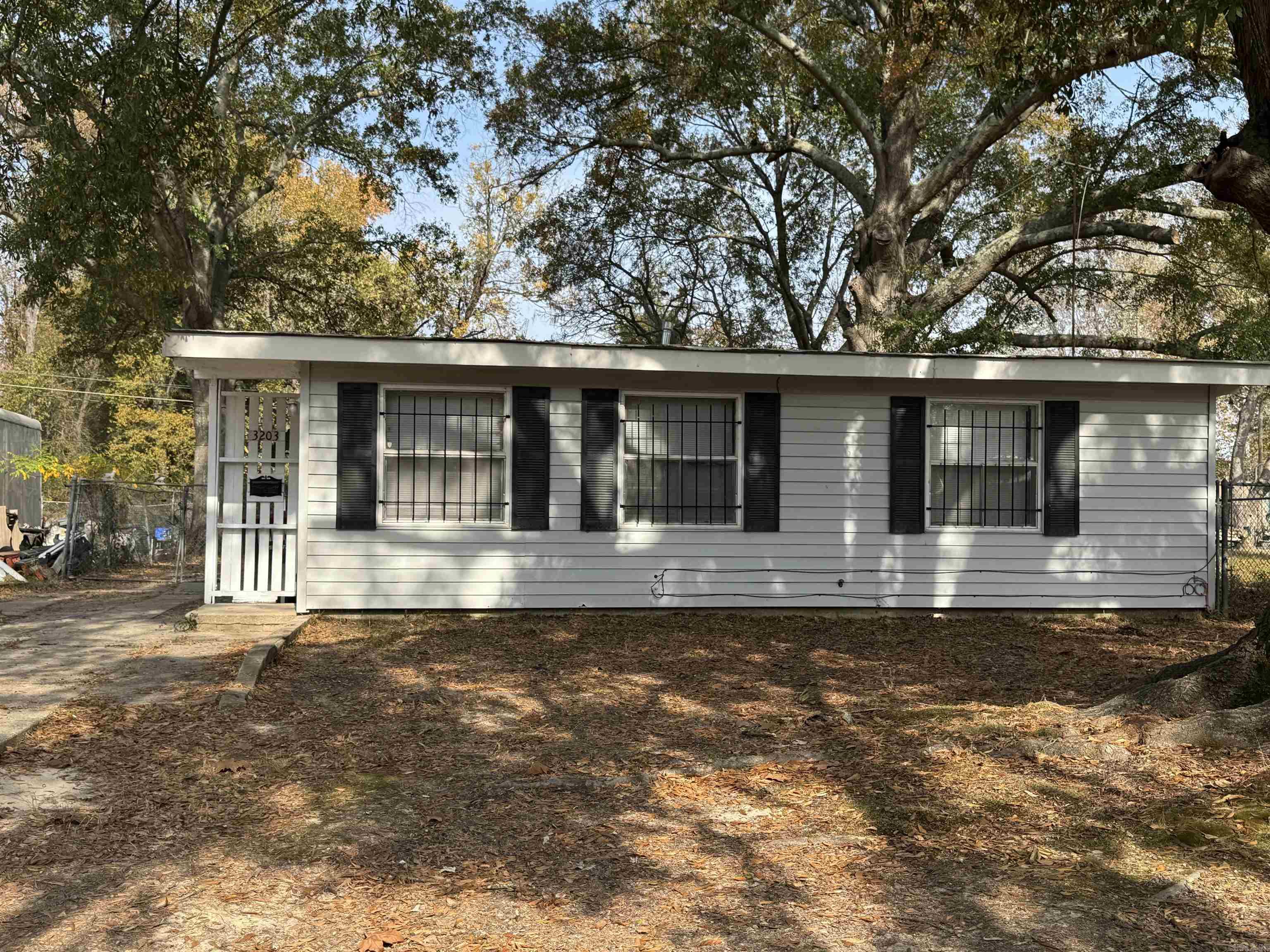 3203 S Iris St  Pine Bluff, AR
