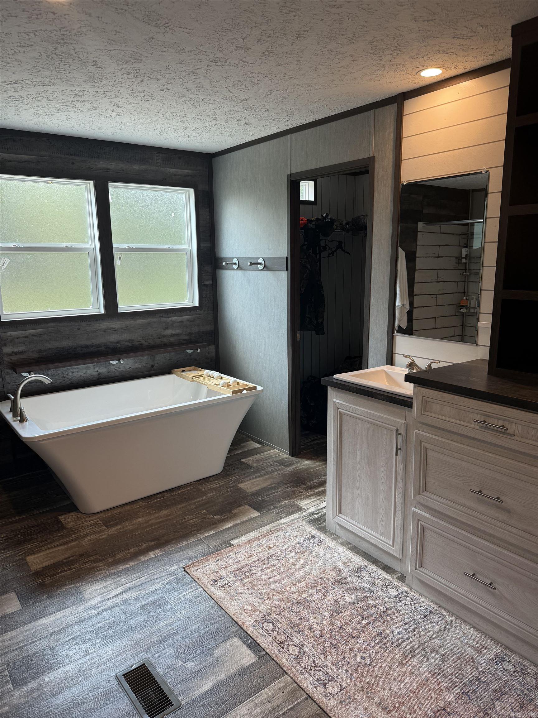 19 Clay 235 RD  Knobel, AR