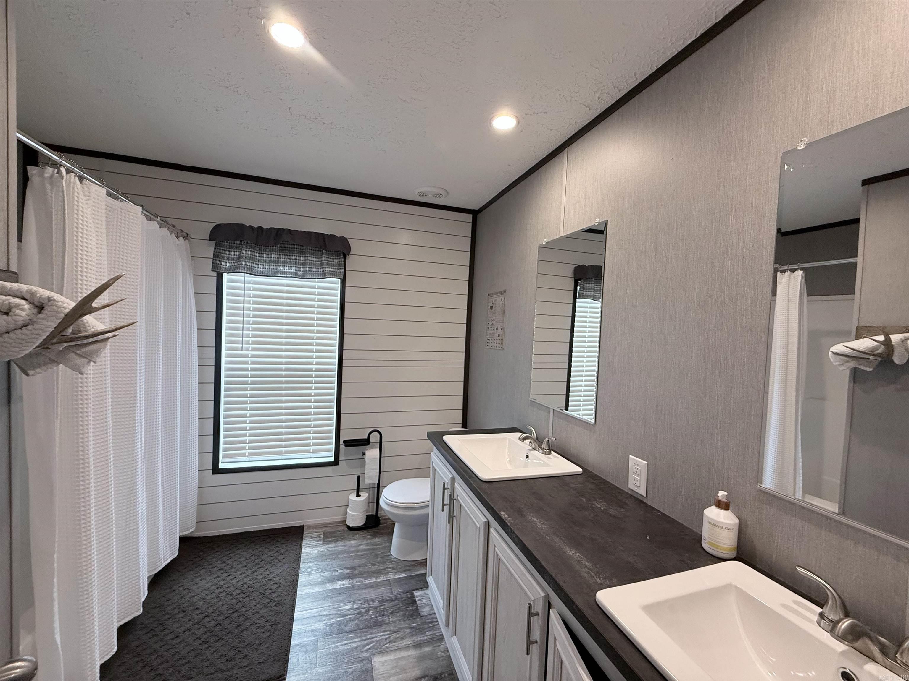 19 Clay 235 RD  Knobel, AR