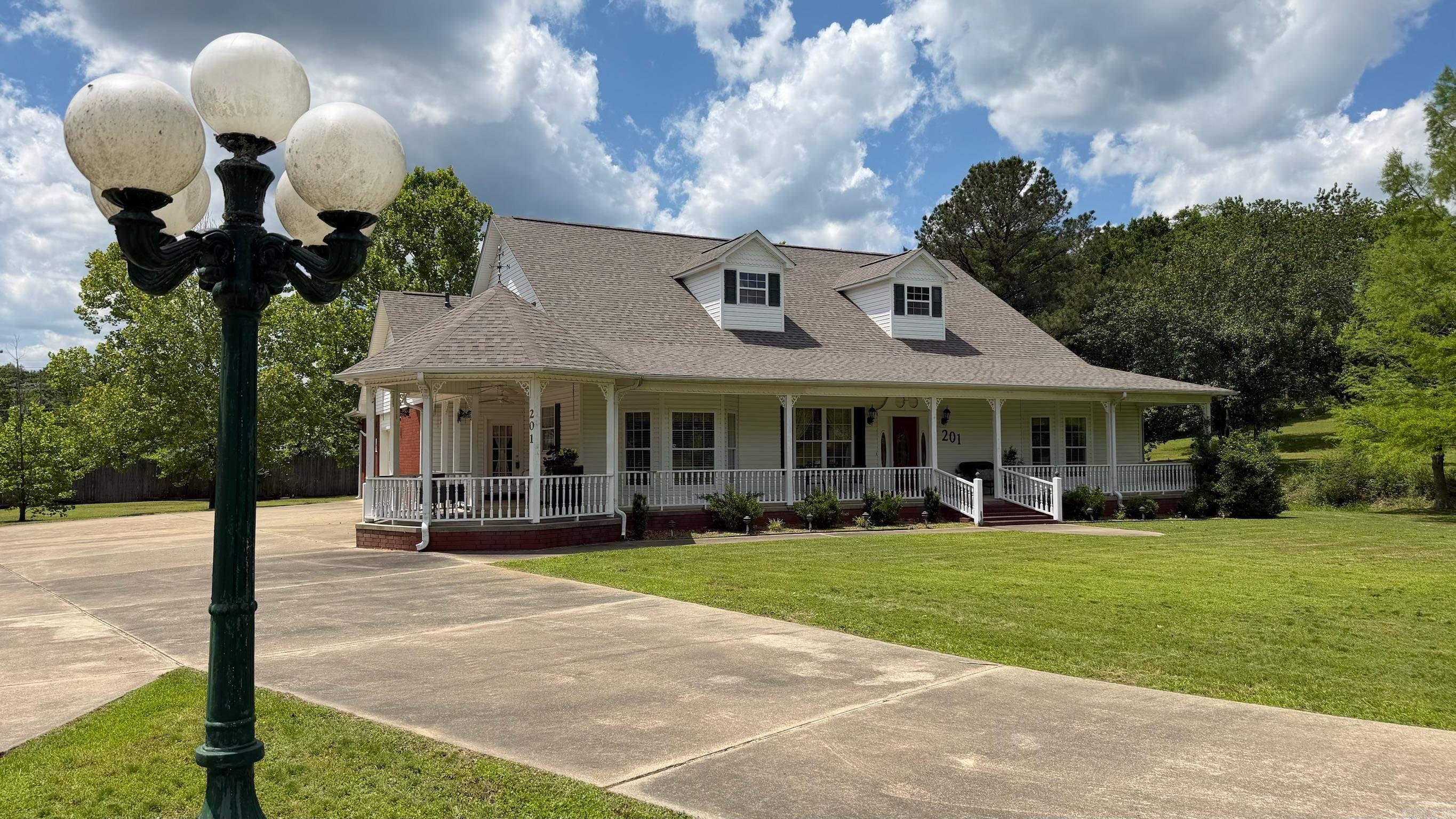 201 Green Willow  Hot Springs, AR