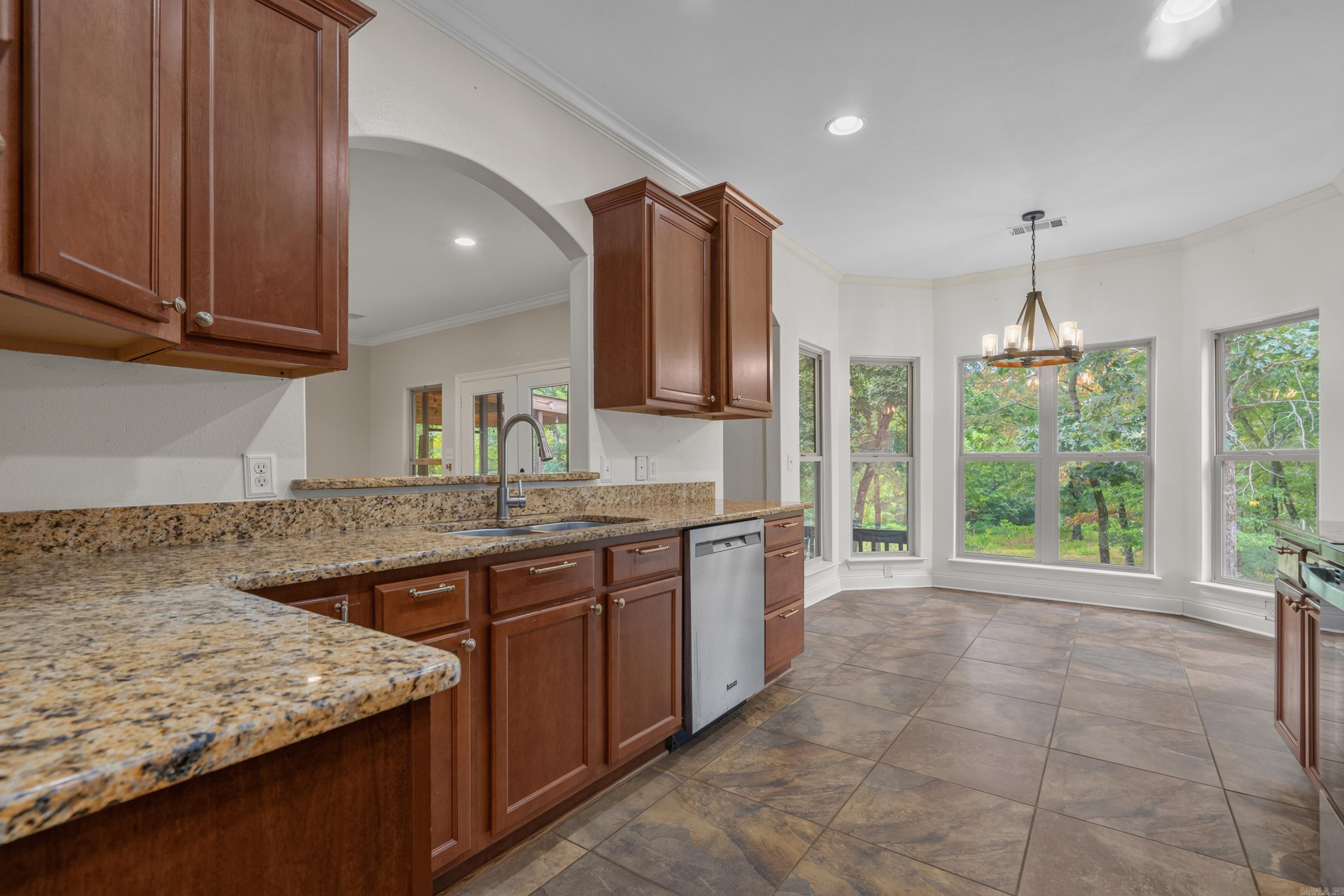 137 Enchanted Cove Hot Springs, AR 71901-2369