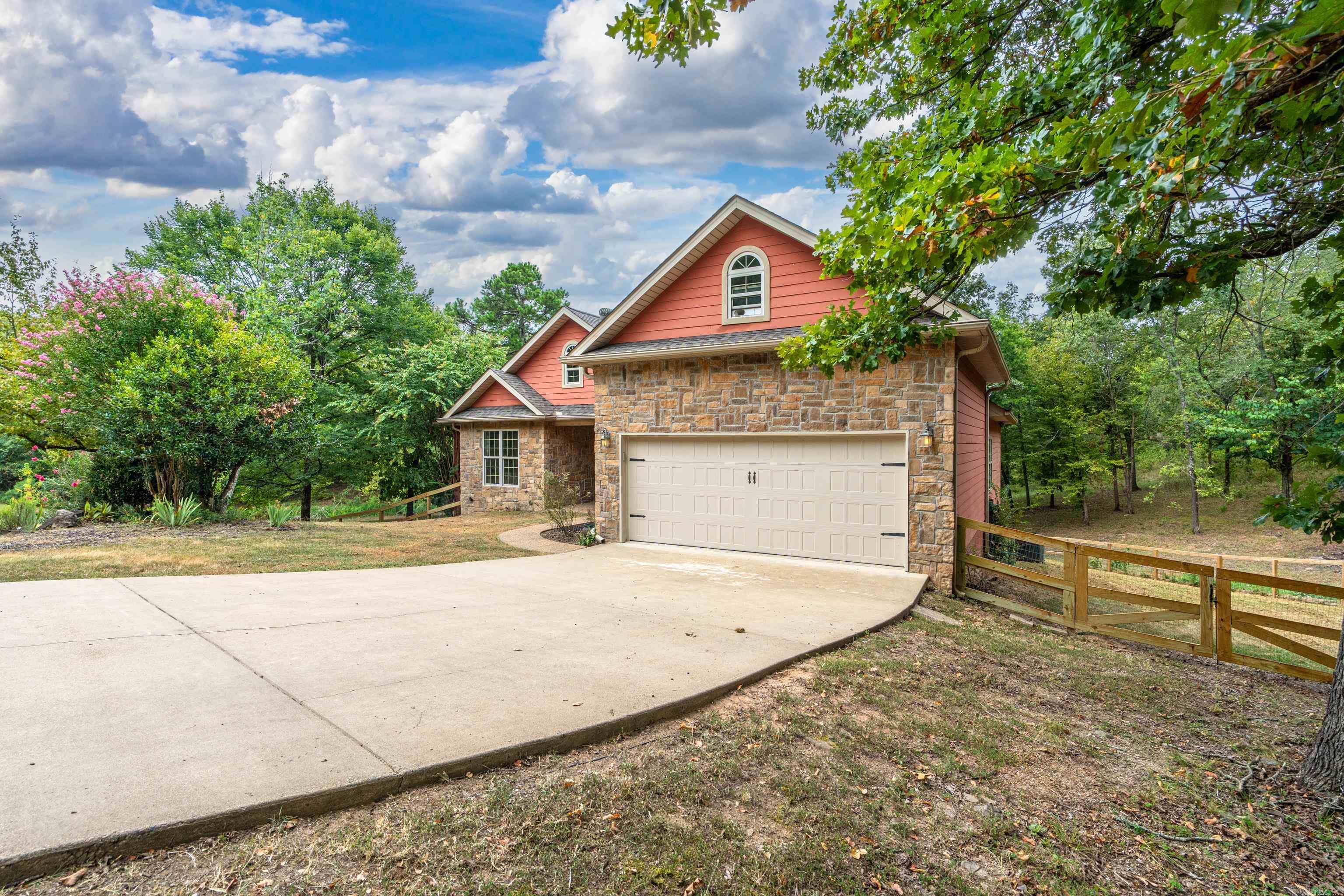 137 Enchanted Cove Hot Springs, AR 71901-2369