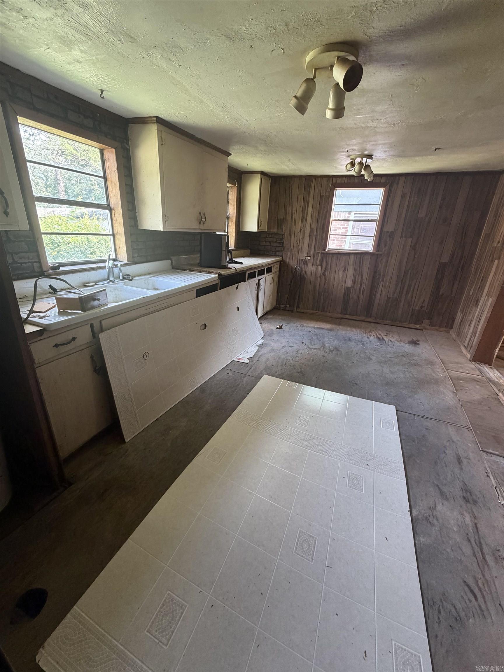226 E Elizabeth Ann  Malvern, AR