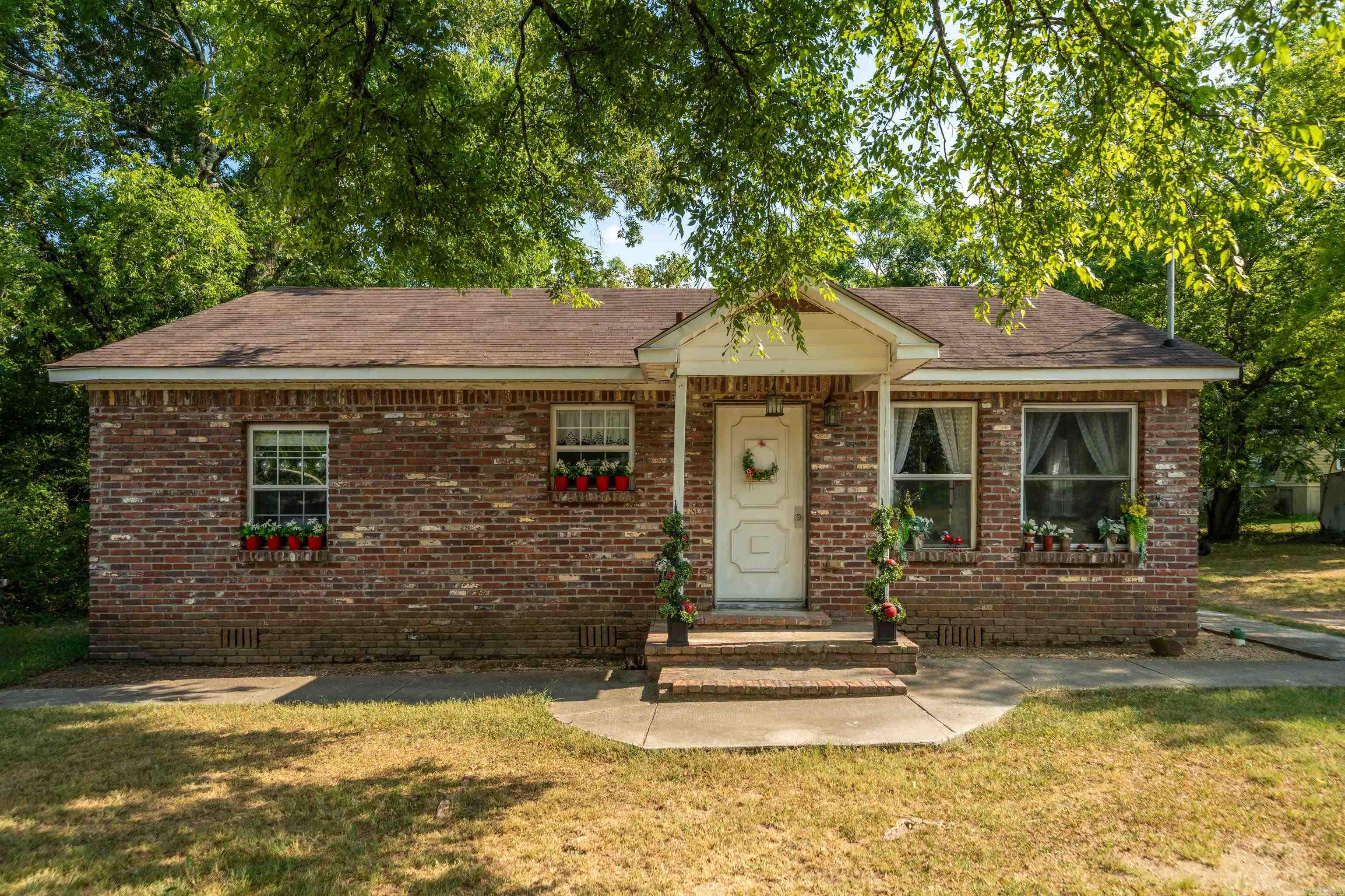 301  Dexter  Hot Springs, AR