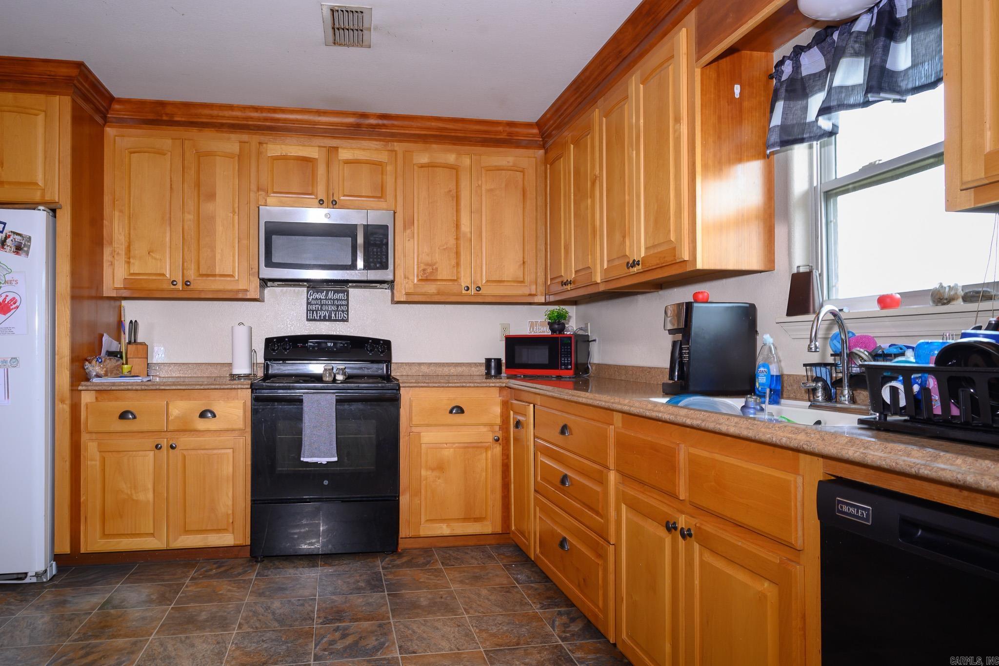 156 Frontier Ln.  Mena, AR