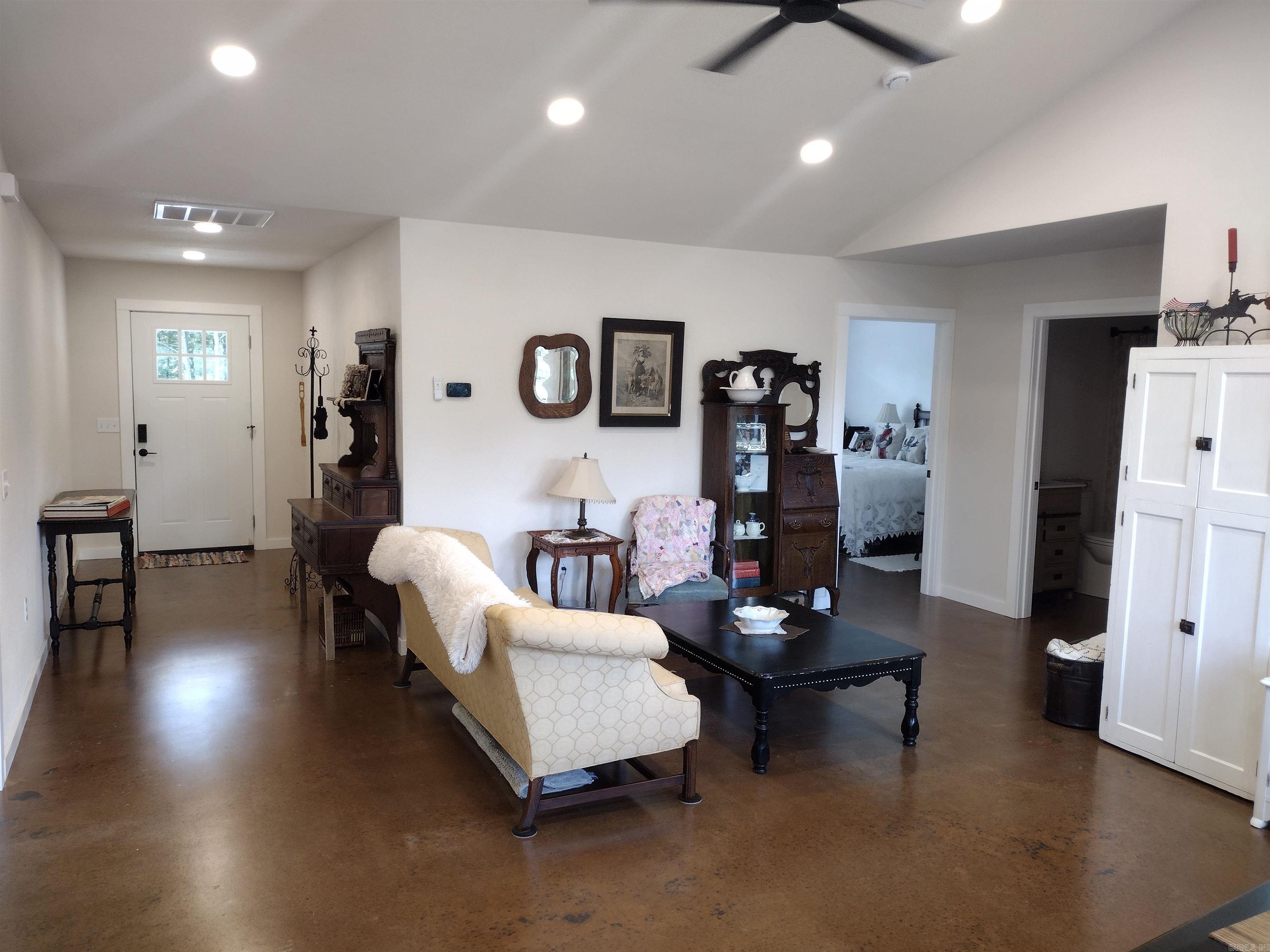 1192 Alamo dr  Mountain View, AR