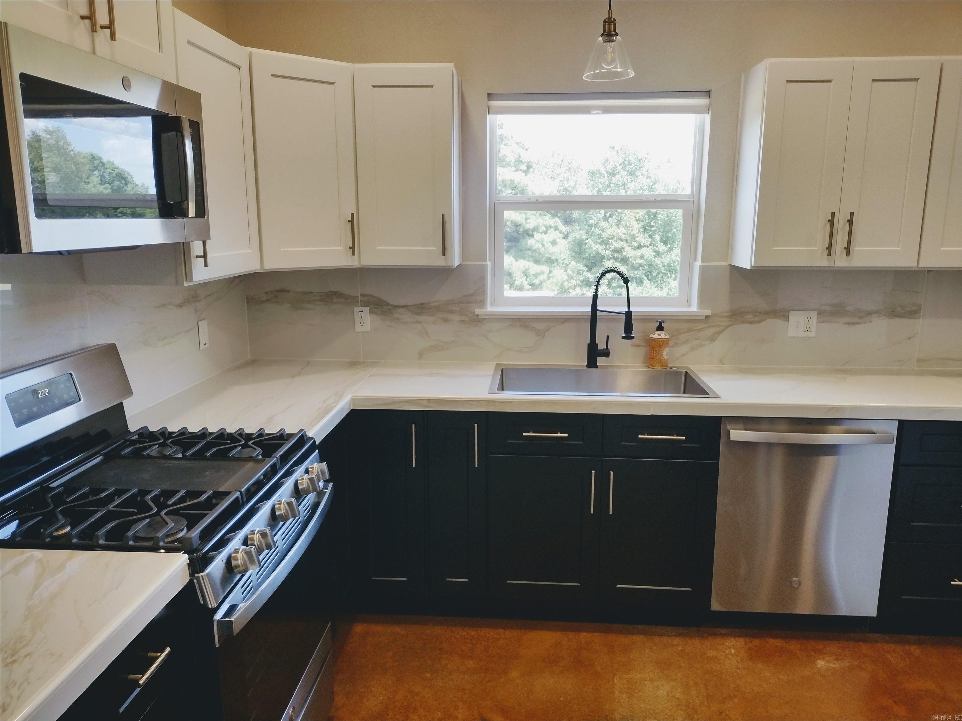 1192 Alamo dr  Mountain View, AR