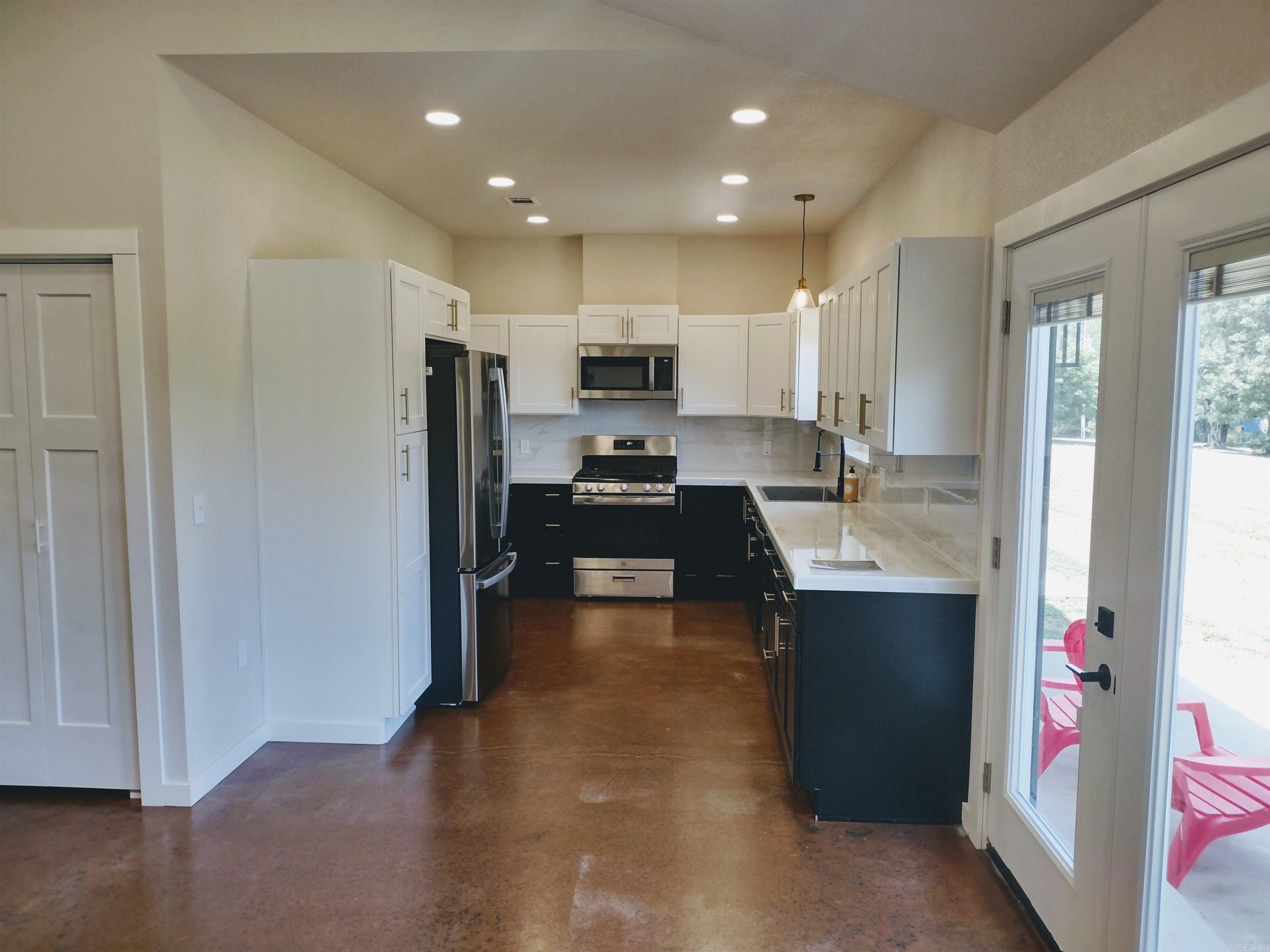 1192 Alamo dr  Mountain View, AR