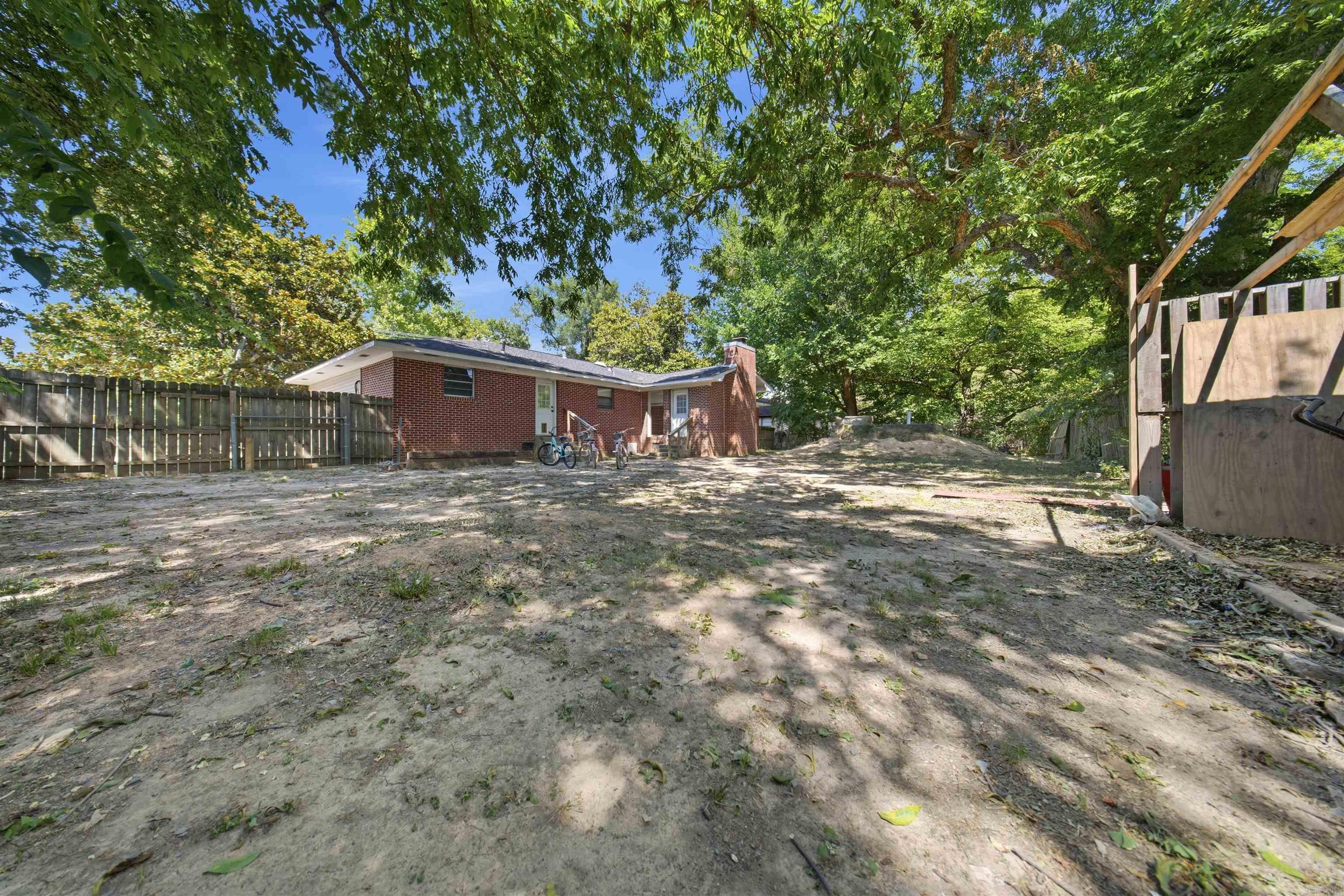 2159 Hickory  Conway, AR