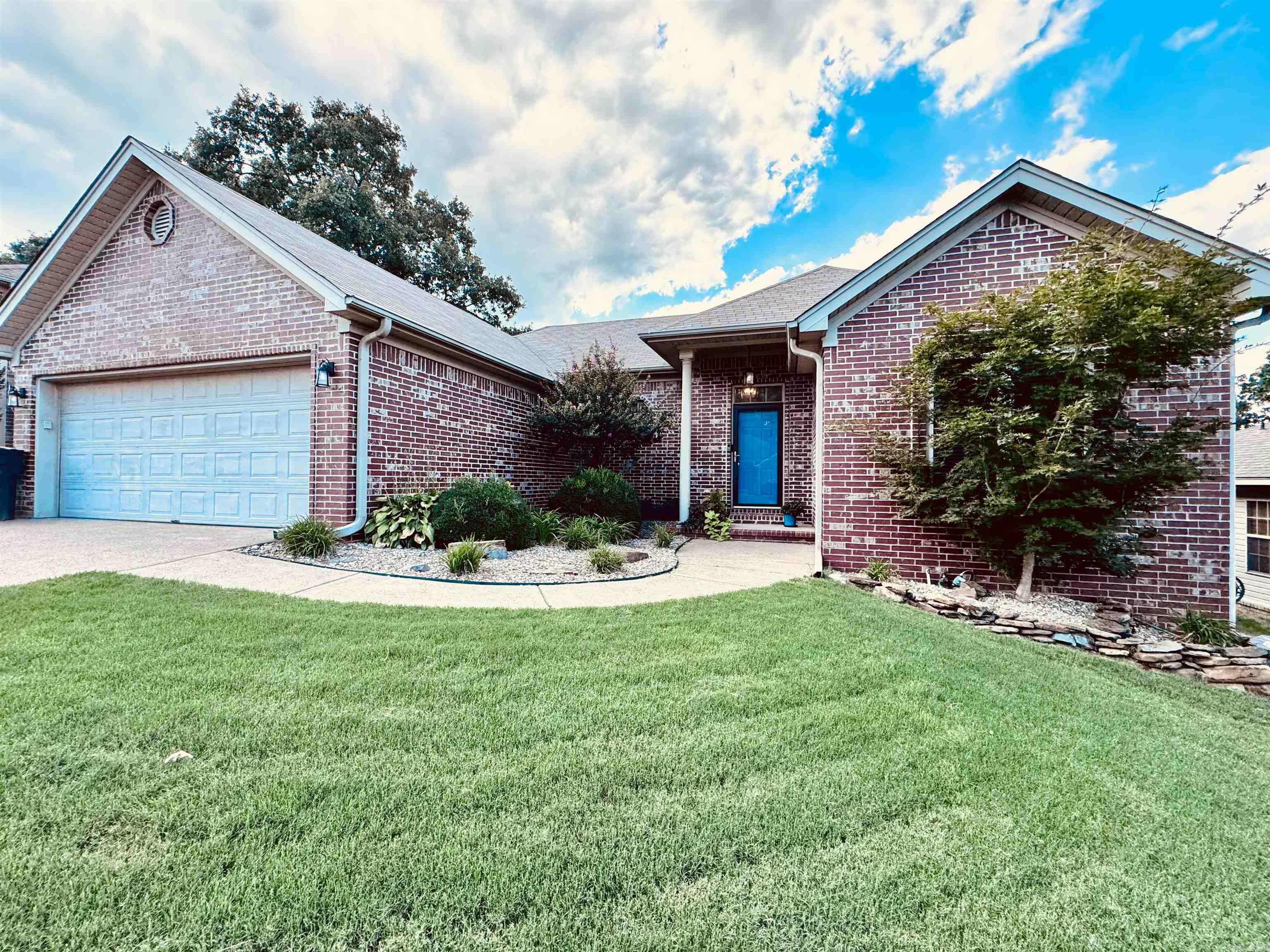 11572 Ridgetop Drive — exterior