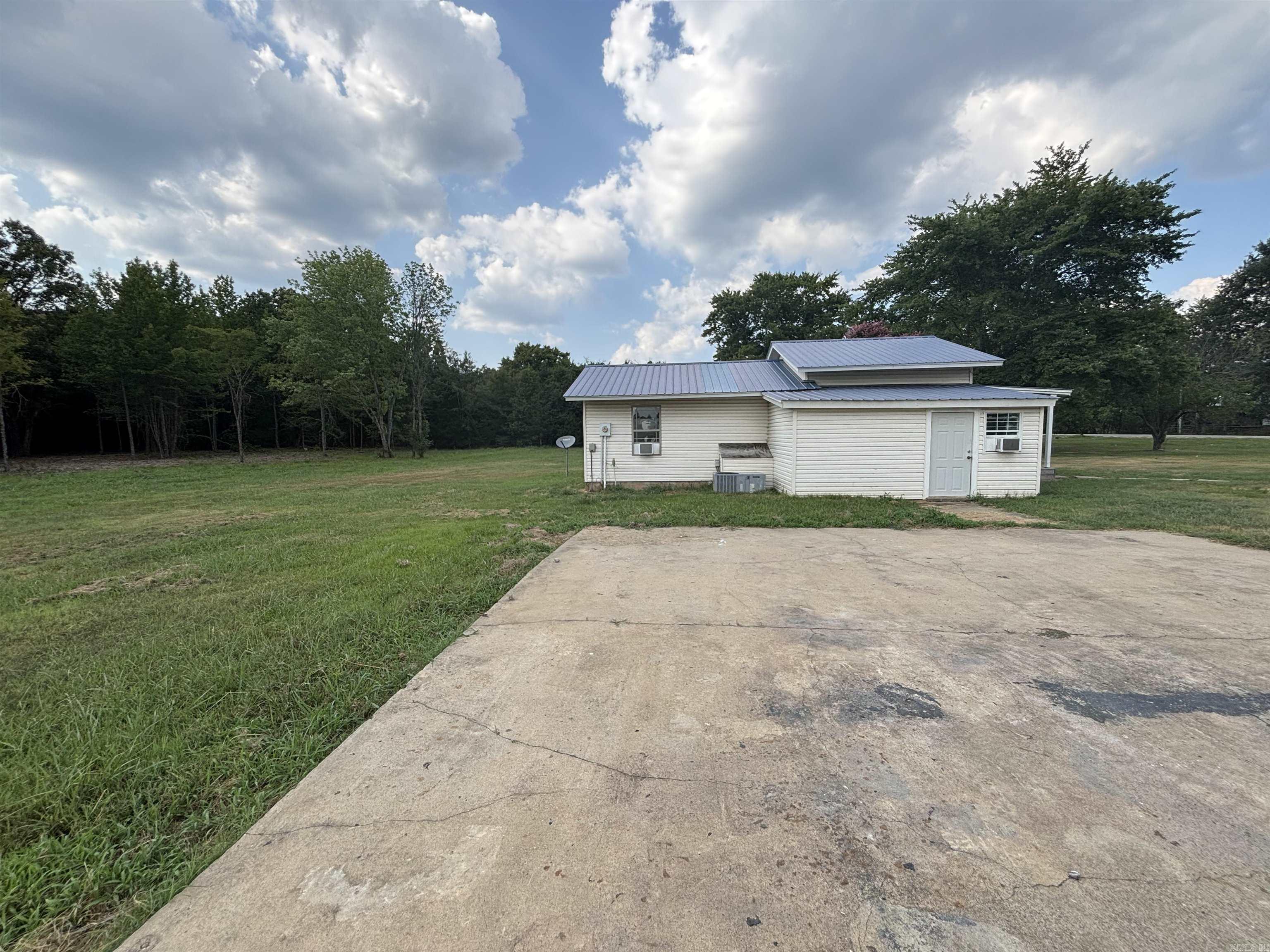 119 Overbeck  Romance, AR